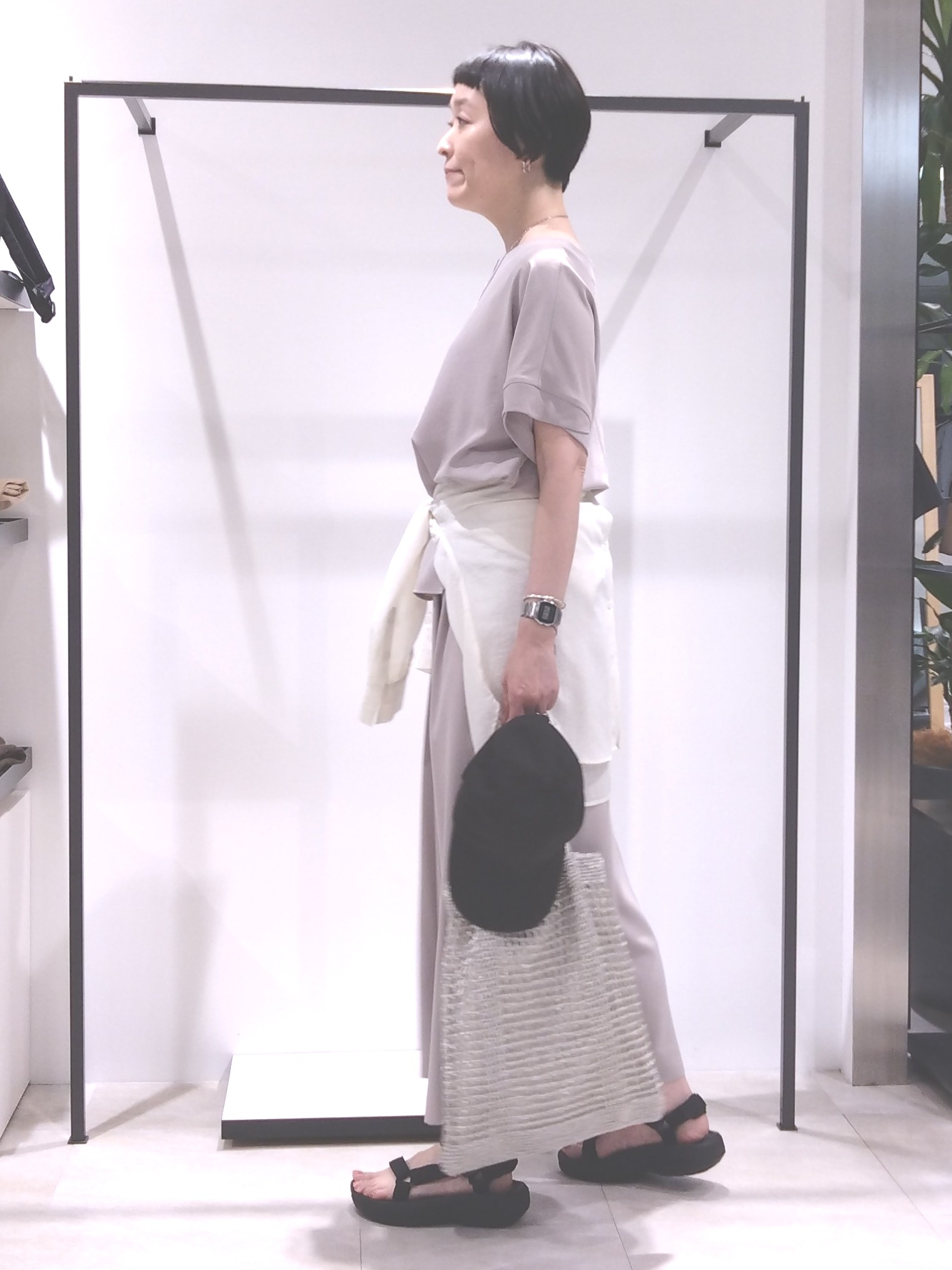 まちこさんの「UNTITLED｜【セットアップ可/UVカット/前後2WAY】リラクシーフレンチスリーブブラウス」を使ったコーディネート