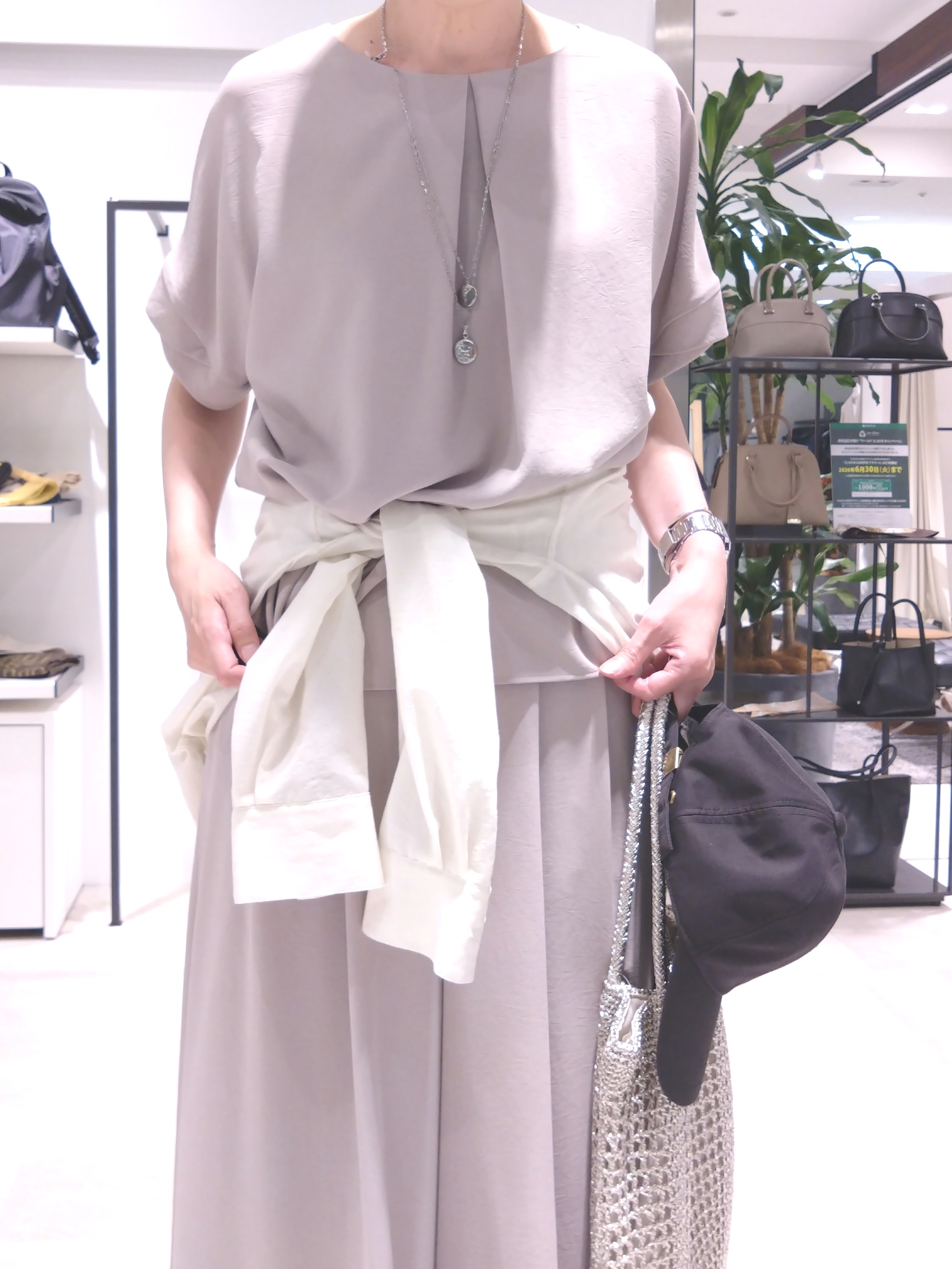 まちこさんの「UNTITLED｜【セットアップ可/UVカット/前後2WAY】リラクシーフレンチスリーブブラウス」を使ったコーディネート