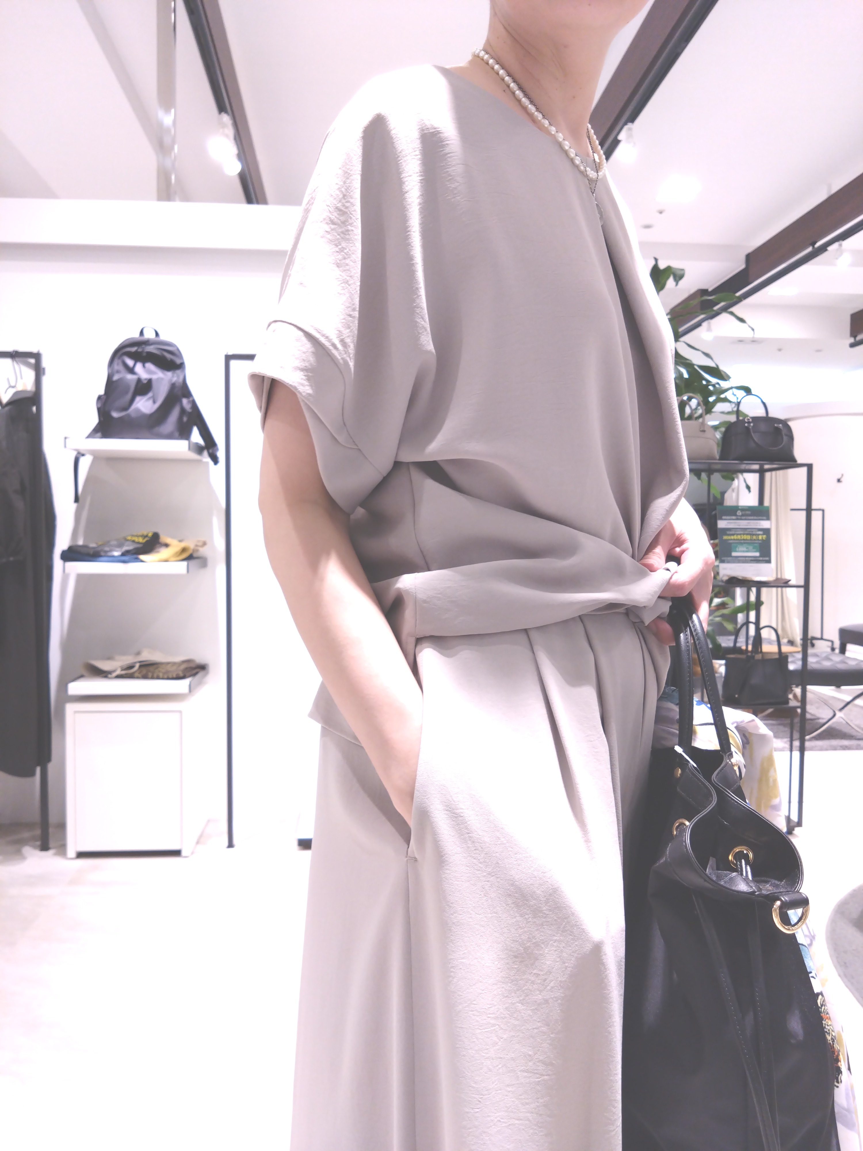 まちこさんの「UNTITLED｜【セットアップ可/UVカット/前後2WAY】リラクシーフレンチスリーブブラウス」を使ったコーディネート