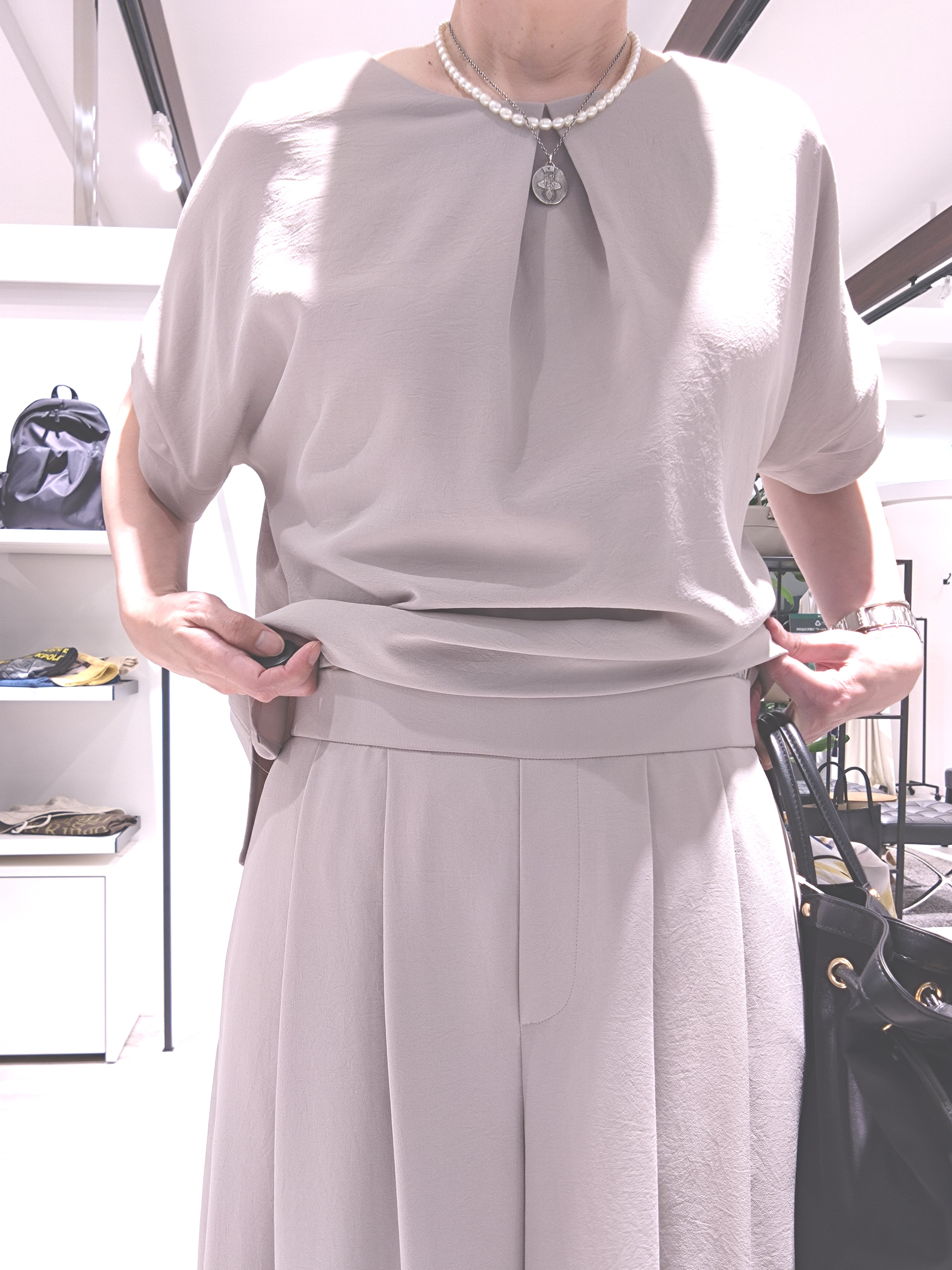 まちこさんの「UNTITLED｜【セットアップ可/UVカット/前後2WAY】リラクシーフレンチスリーブブラウス」を使ったコーディネート