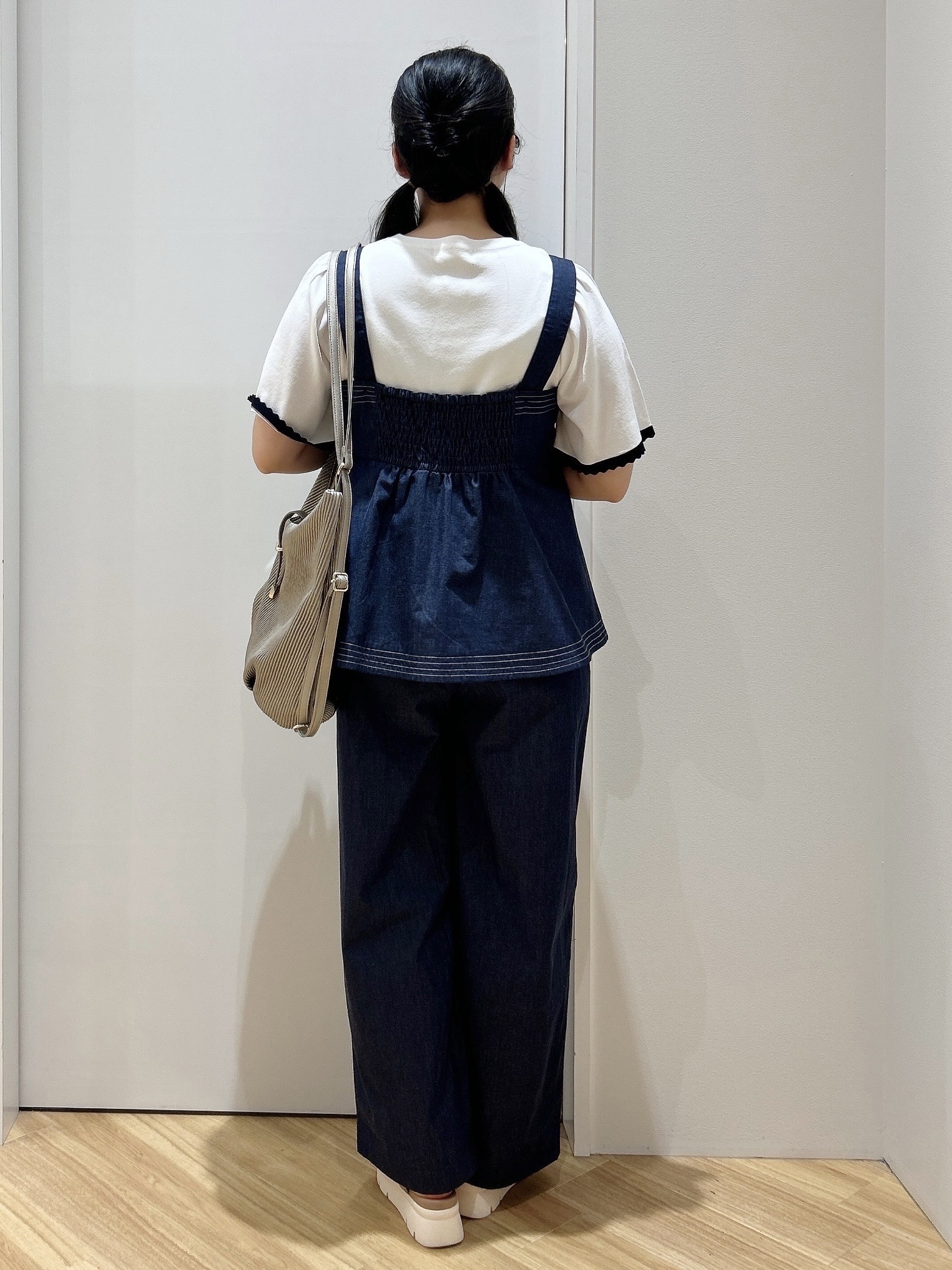 みいさんの「grove｜高評価！【シリーズ累計36万枚！名品ニット】やわらかドライタッチ スカラップスリーブニット」を使ったコーディネート