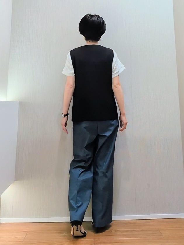 ミズタさんの「UNTITLED｜◆【セットアップ可/接触冷感/通気性】ドライシアーVネックジレ」を使ったコーディネート