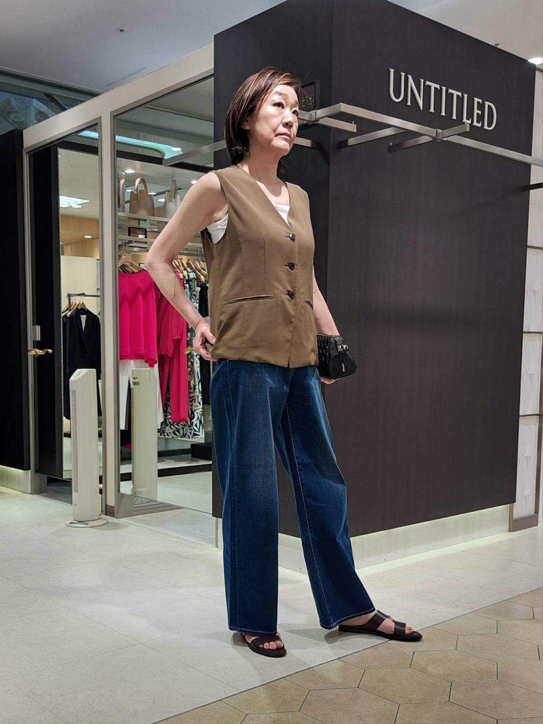 姉さんさんの「UNTITLED｜◆【セットアップ可/接触冷感/通気性】ドライシアーVネックジレ」を使ったコーディネート