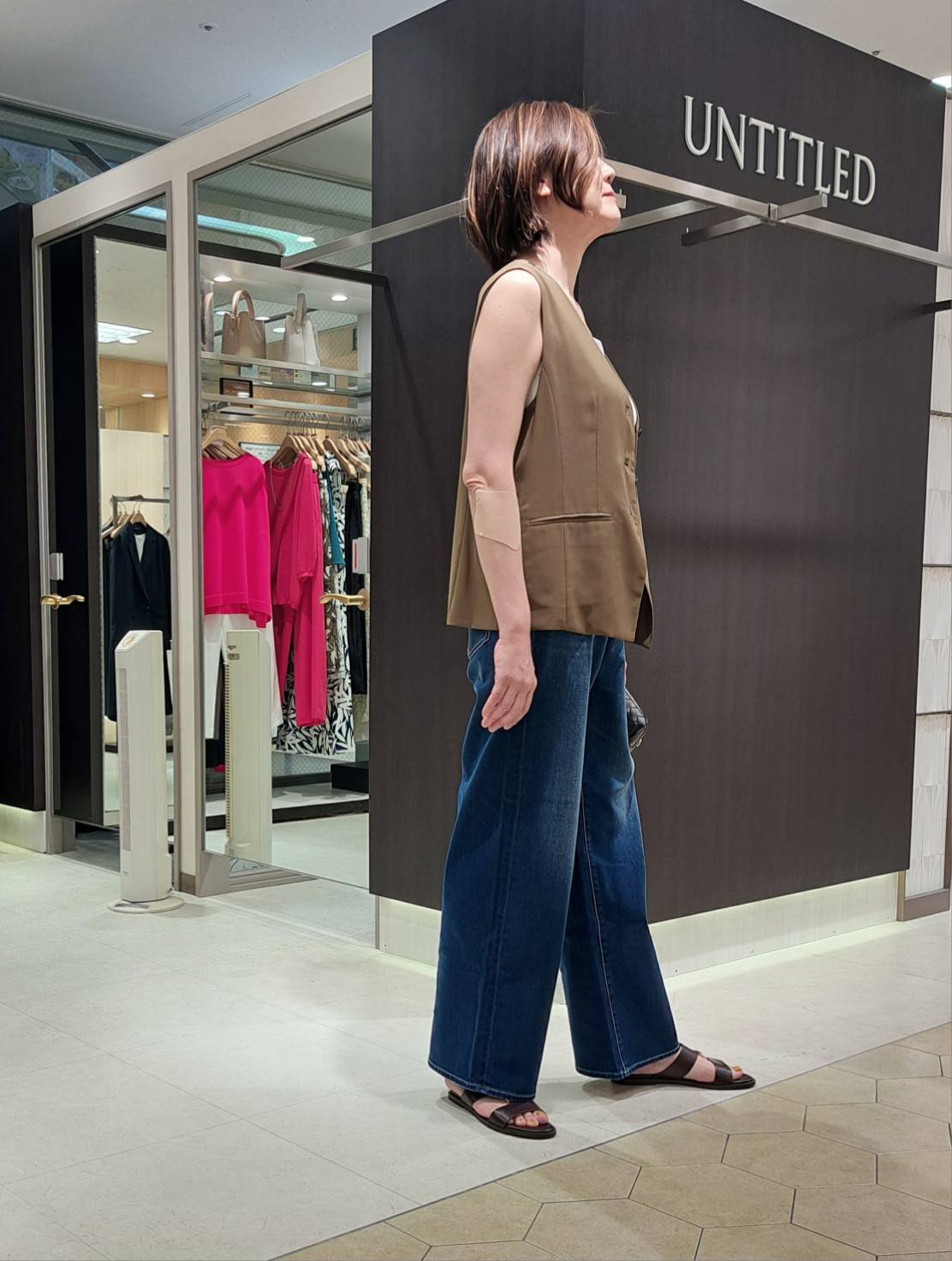 姉さんさんの「UNTITLED｜◆【セットアップ可/接触冷感/通気性】ドライシアーVネックジレ」を使ったコーディネート