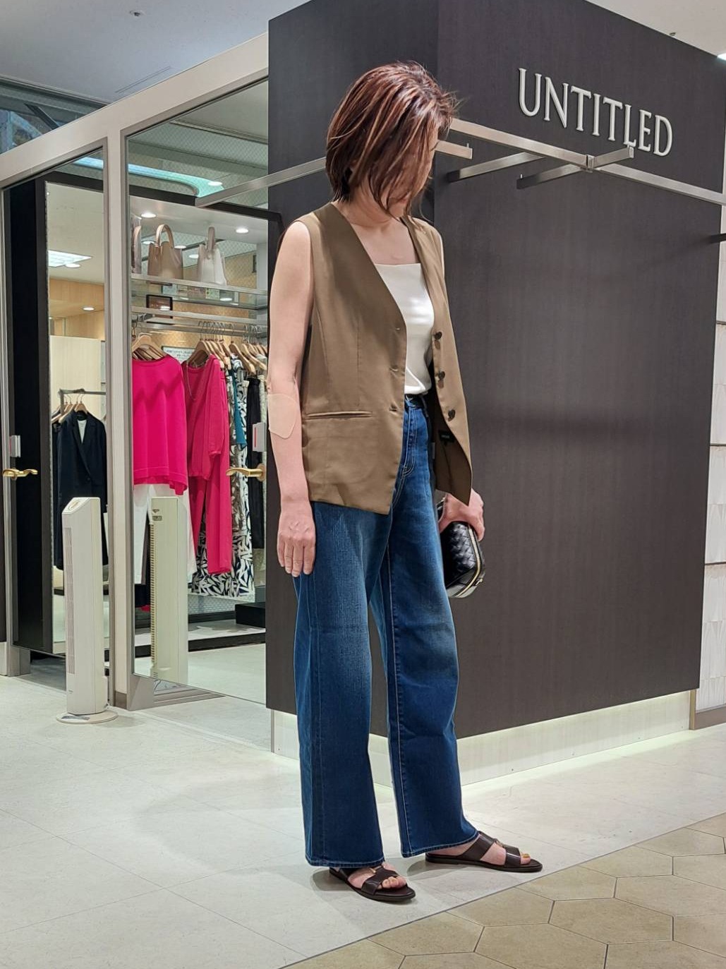 姉さんさんの「UNTITLED｜◆【セットアップ可/接触冷感/通気性】ドライシアーVネックジレ」を使ったコーディネート