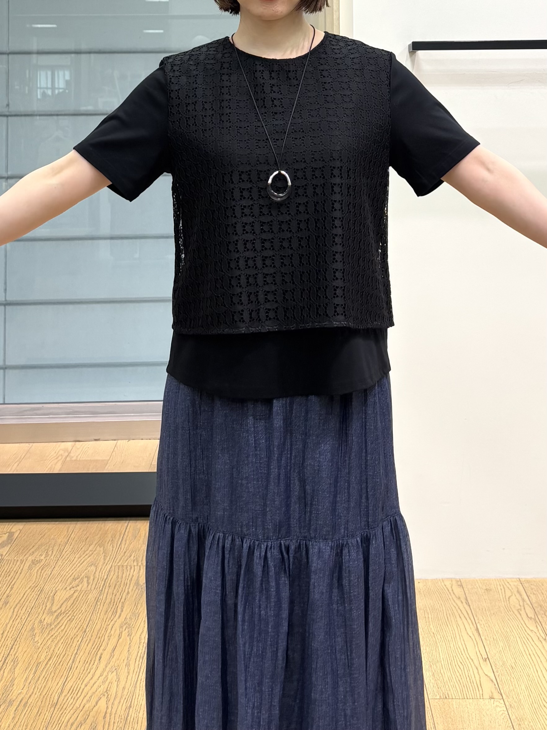 asamiさんの「INDIVI｜【洗える】レイヤード風レースコンビTシャツ」を使ったコーディネート