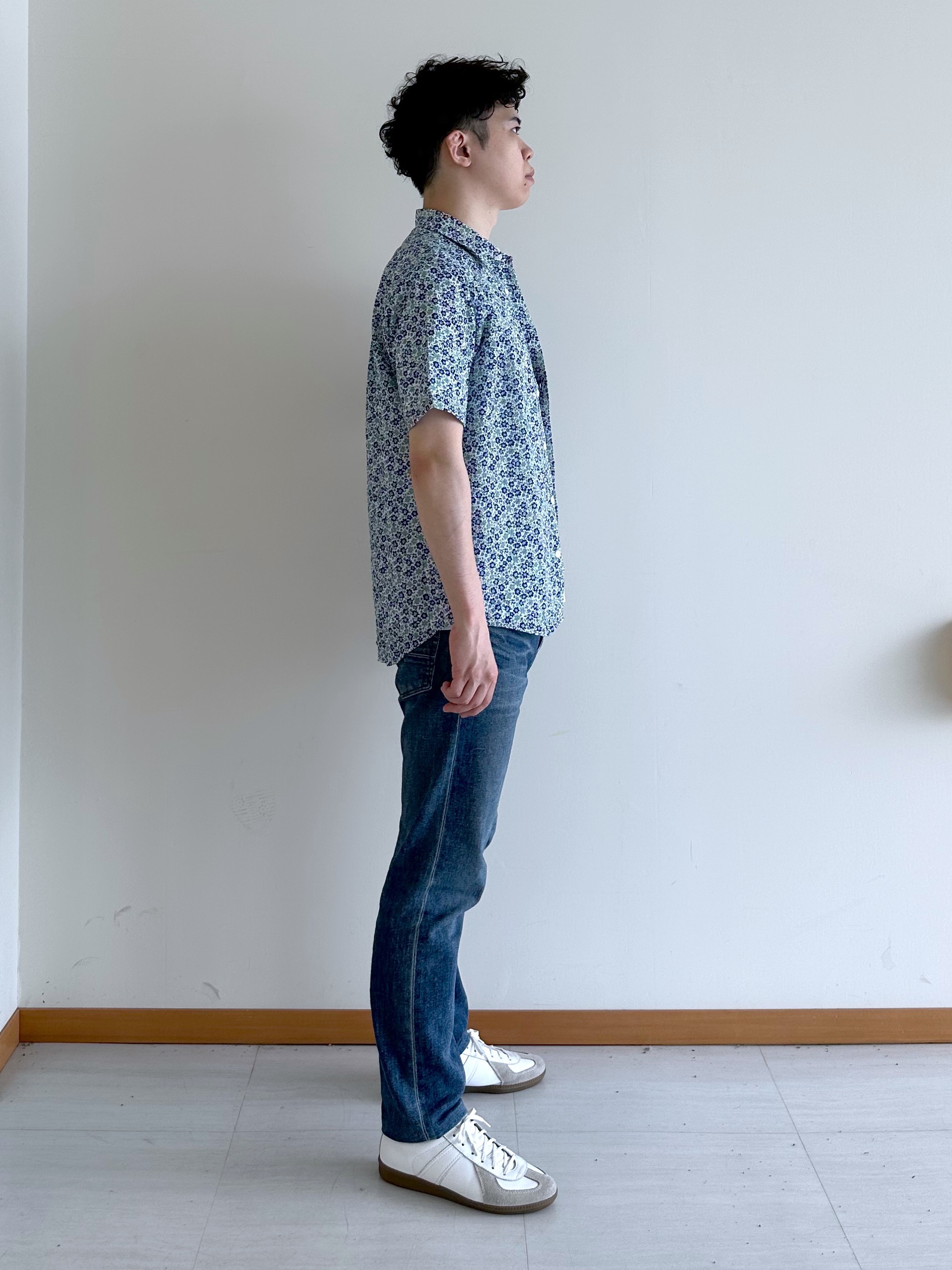 イッシーさんの「TAKEO KIKUCHI｜リップル小花シャツ」を使ったコーディネート