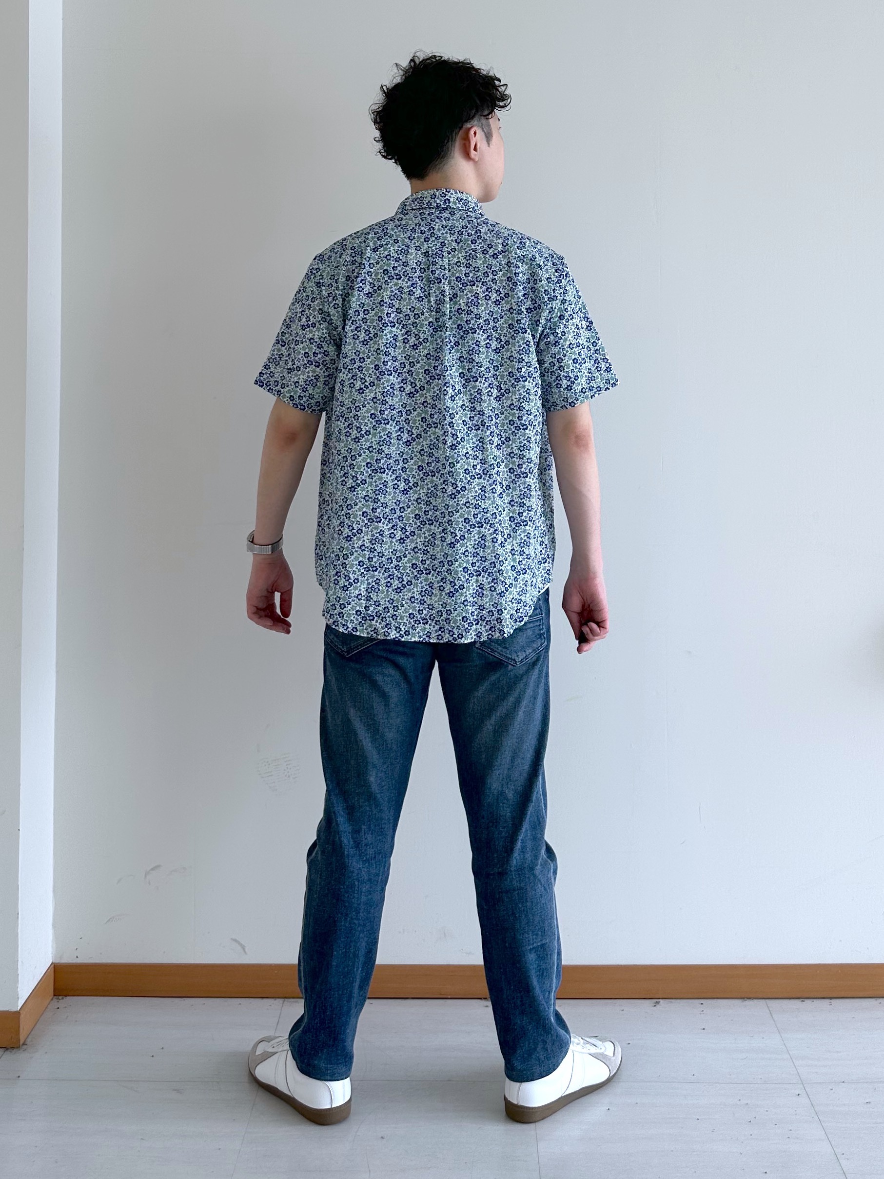 イッシーさんの「TAKEO KIKUCHI｜リップル小花シャツ」を使ったコーディネート