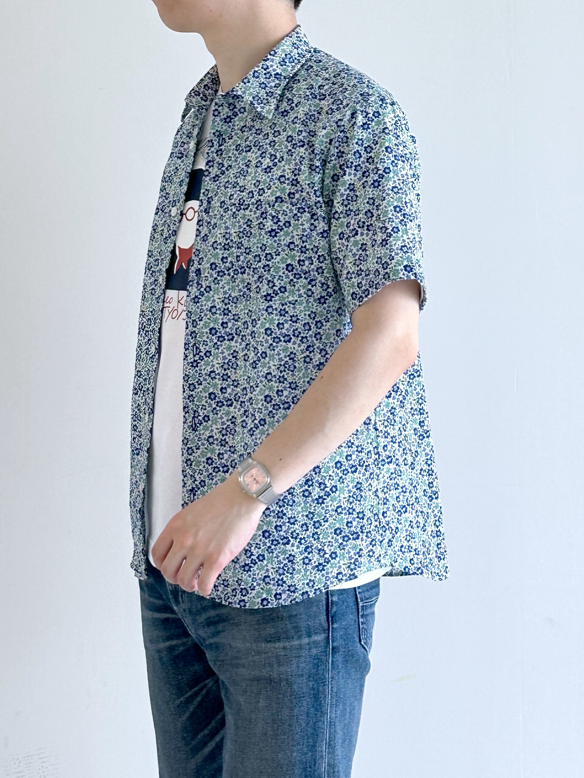 イッシーさんの「TAKEO KIKUCHI｜リップル小花シャツ」を使ったコーディネート