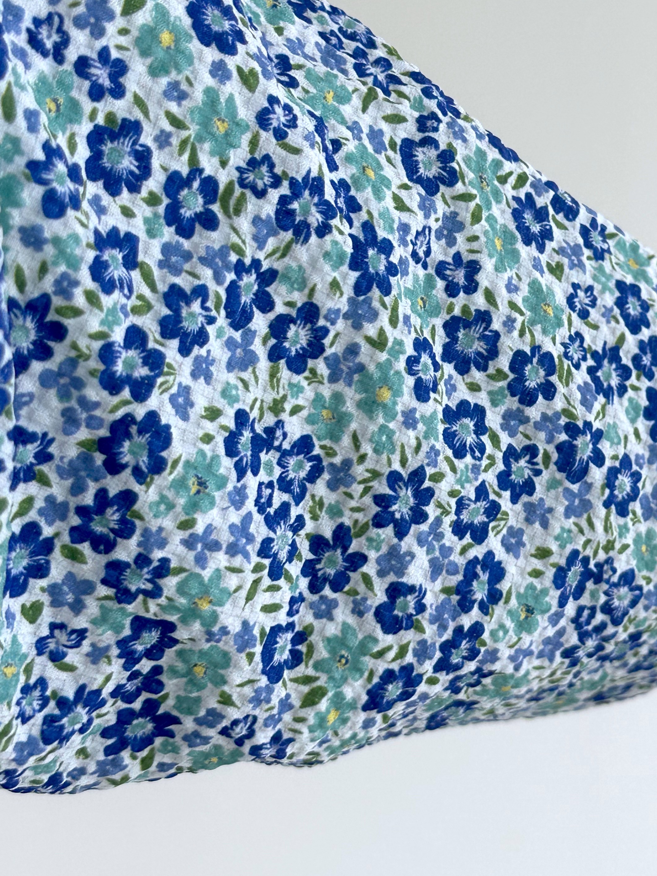 イッシーさんの「TAKEO KIKUCHI｜リップル小花シャツ」を使ったコーディネート