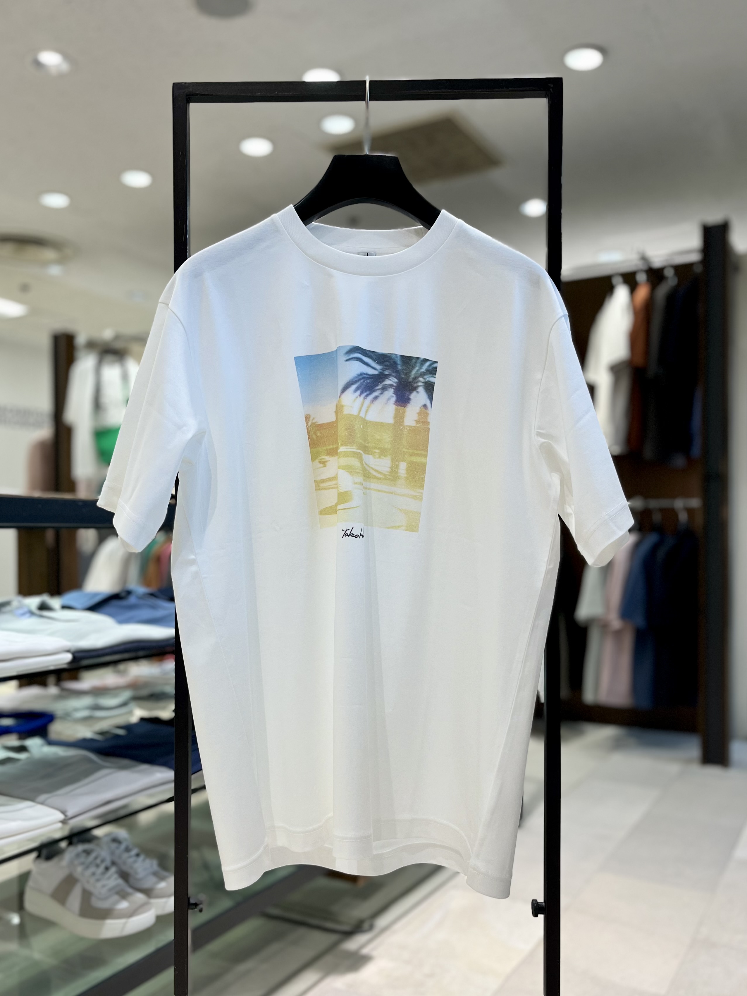 uedaさんの「TAKEO KIKUCHI｜マラケシュ フォト Tシャツ」を使ったコーディネート
