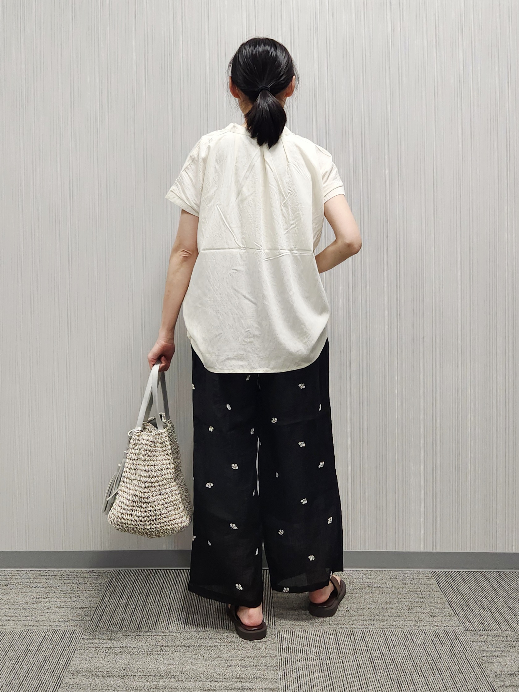 naraさんの「Dessin｜バンドカラーフロントフリルブラウス」を使ったコーディネート