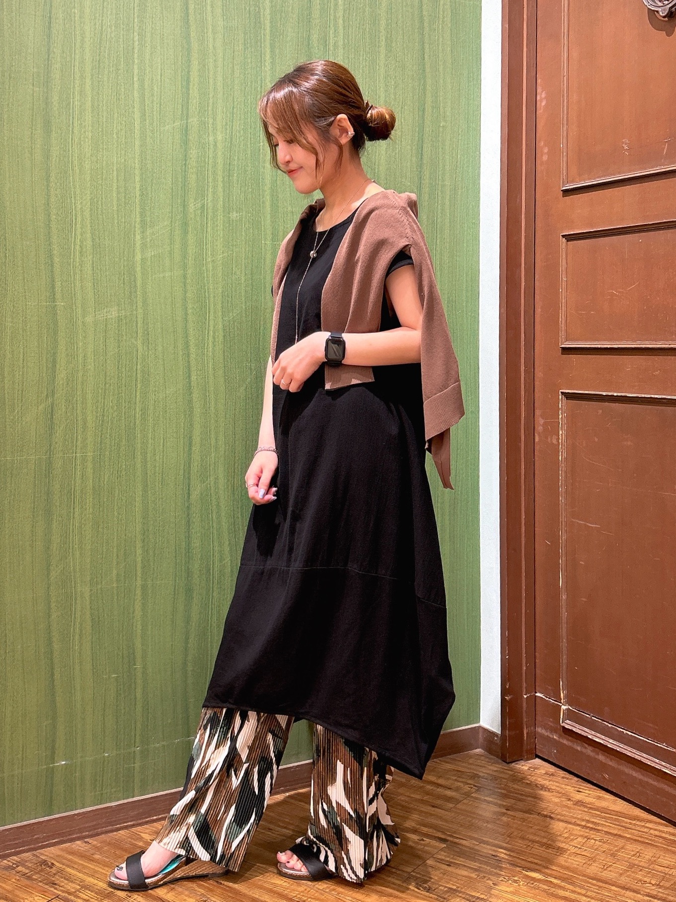 かおりさんの「SHOO･LA･RUE｜【洗濯機可/S-LL】オンにもオフにも マルチに使えるボタンレスカーディガン」を使ったコーディネート