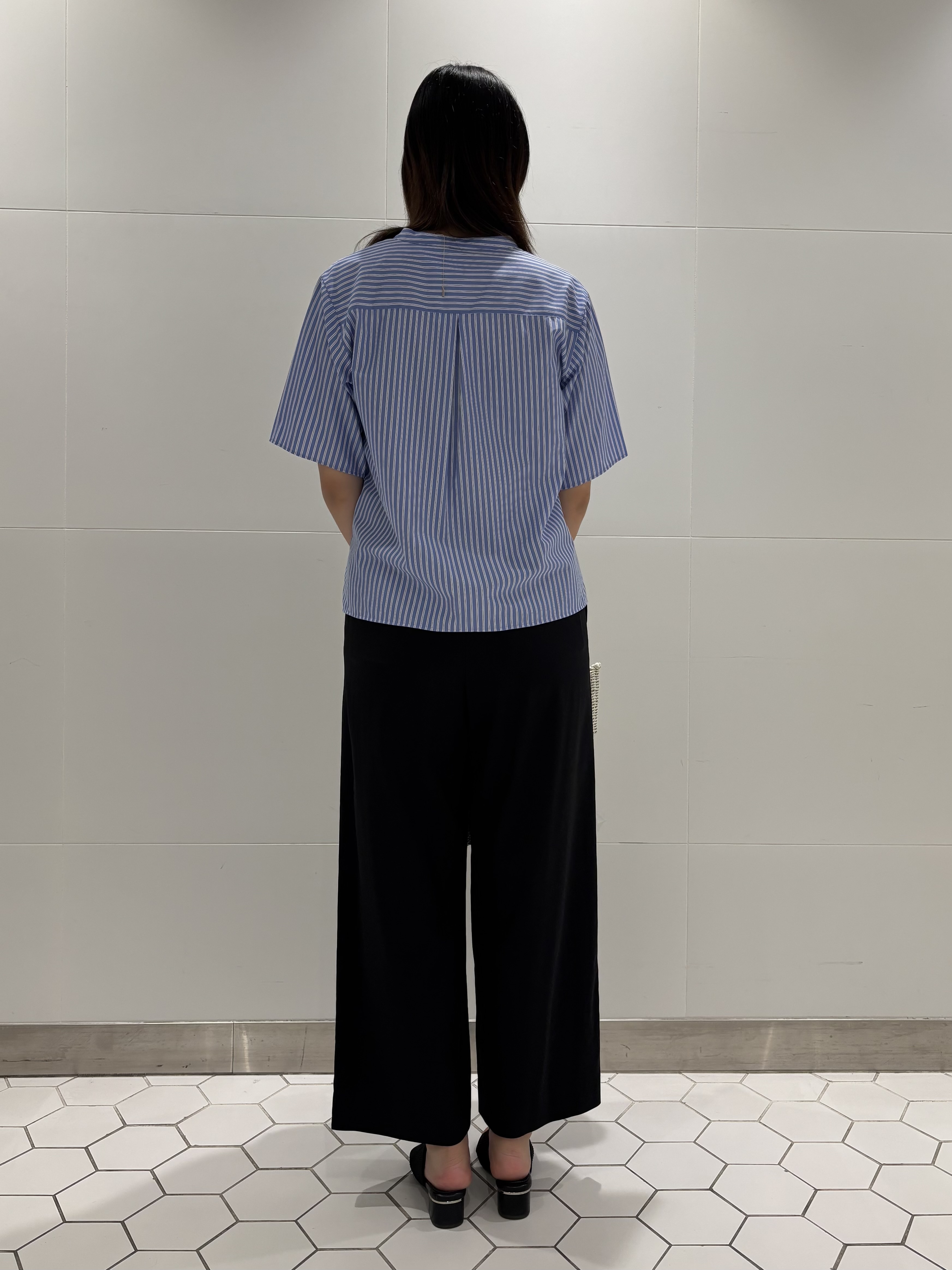 koharuさんの「INDIVI｜【洗える／UVケア／着映え】フリルピンタックブラウス」を使ったコーディネート
