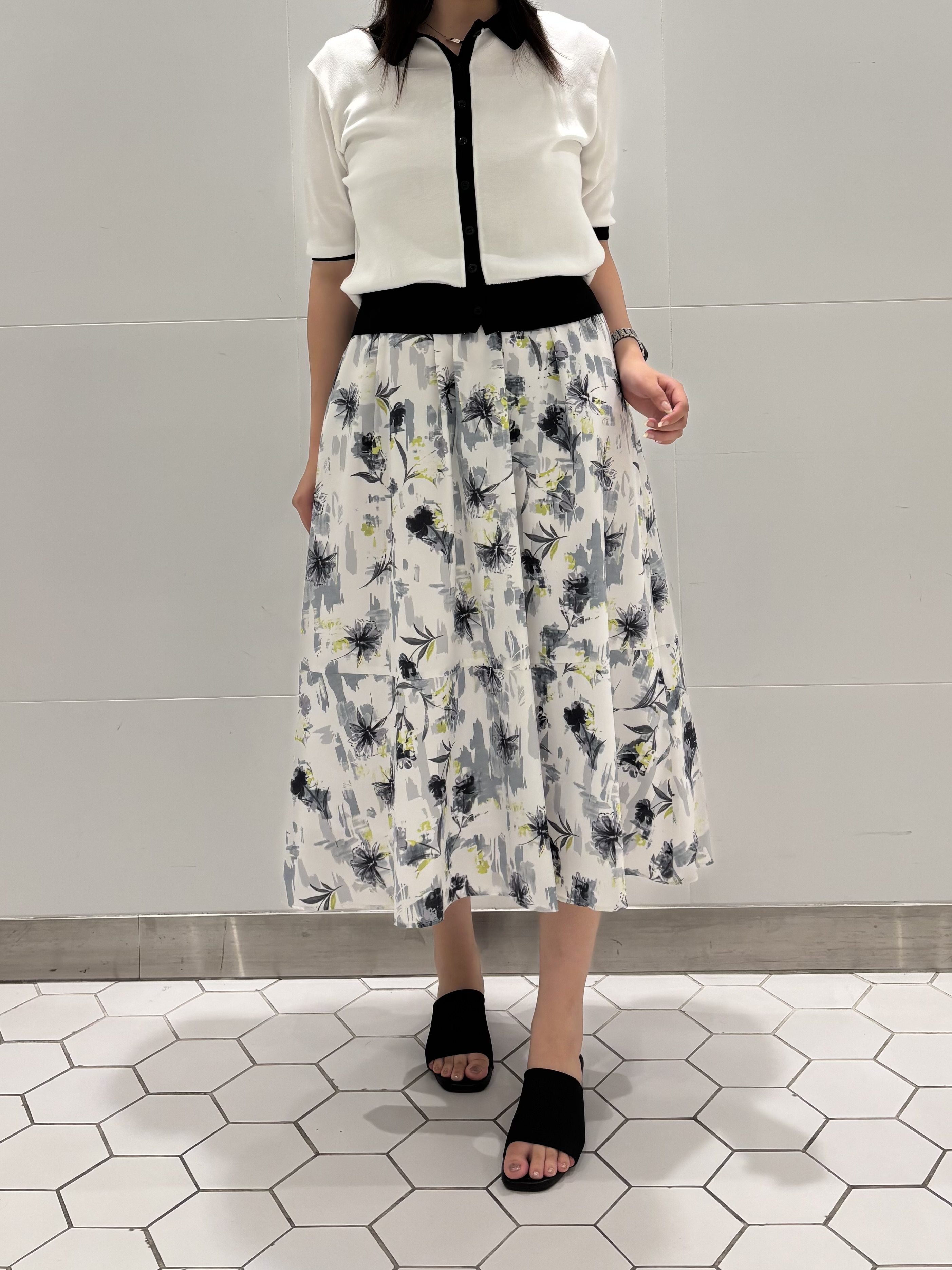 koharuさんの「INDIVI｜【バイカラー】衿付きシャツ風ニット」を使ったコーディネート