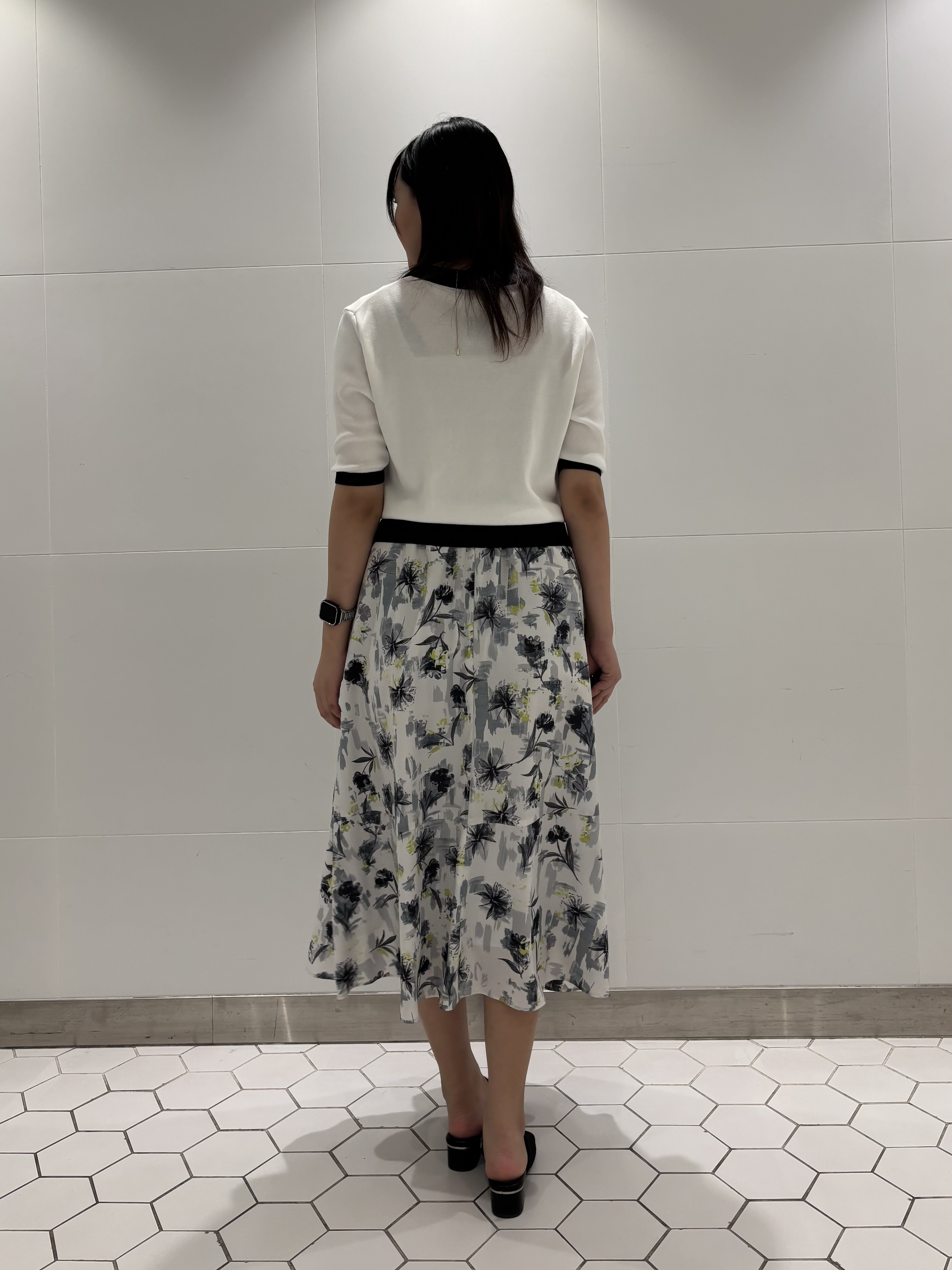koharuさんの「INDIVI｜【バイカラー】衿付きシャツ風ニット」を使ったコーディネート