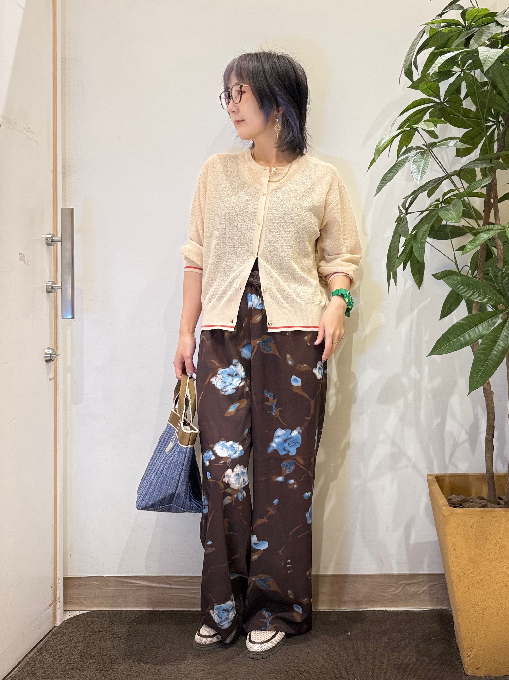 misakiさんの「SHOO･LA･RUE｜【S-LL/洗濯機可】さらっとタッチ ほんのりシアーカーディガン」を使ったコーディネート