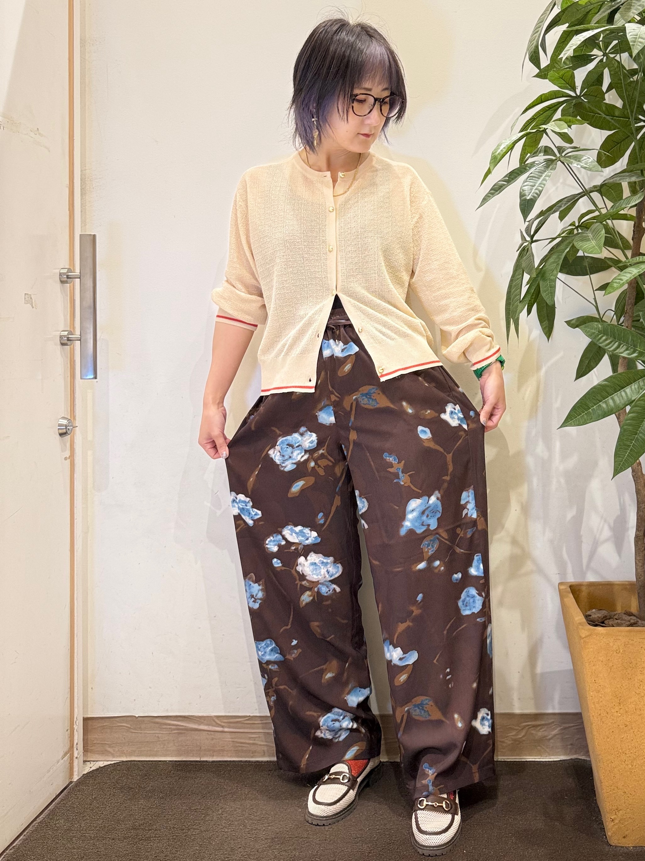 misakiさんの「SHOO･LA･RUE｜【S-LL/洗濯機可】さらっとタッチ ほんのりシアーカーディガン」を使ったコーディネート