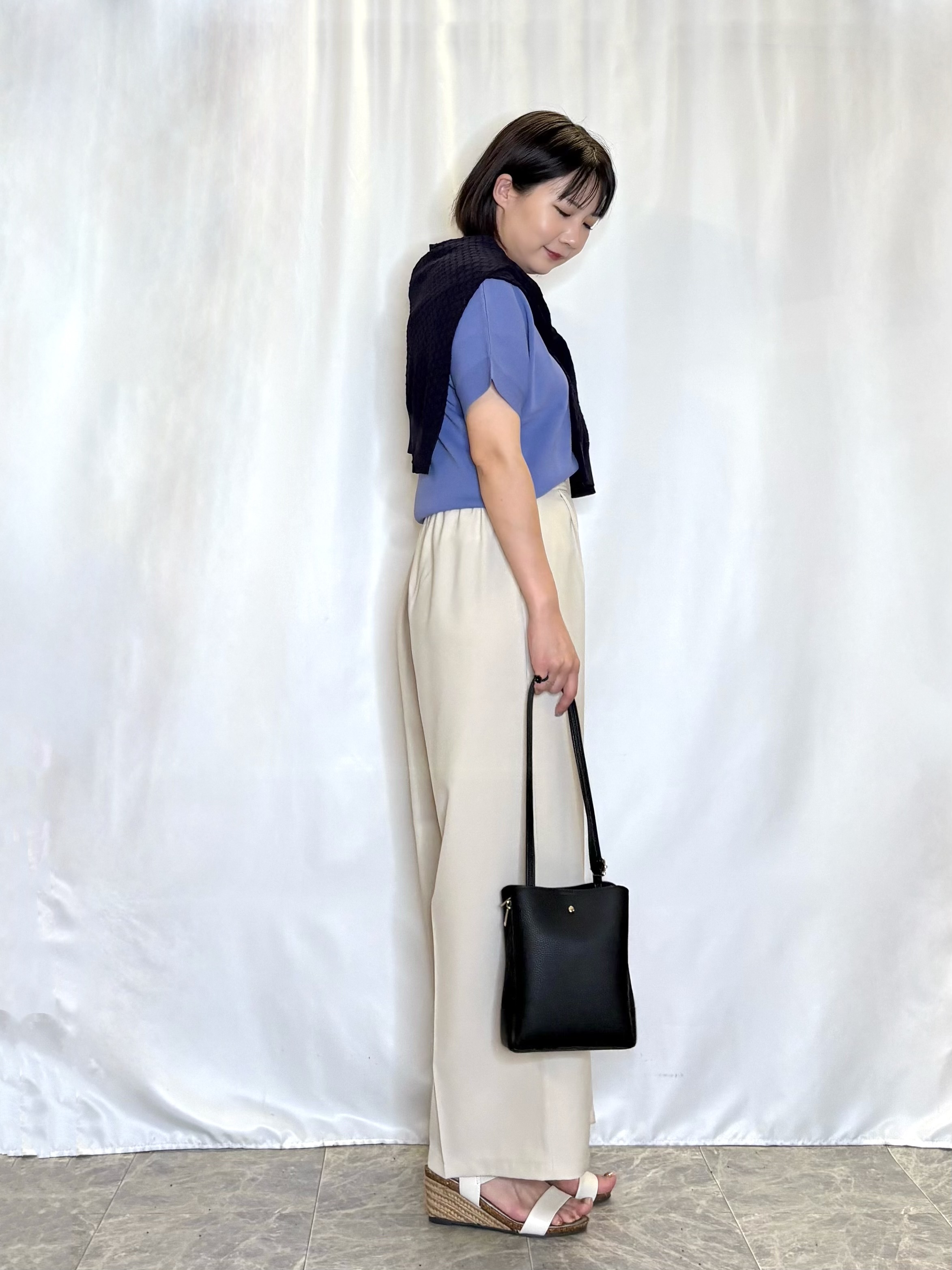 ネリさんの「SHOO･LA･RUE｜【毎日洗える/UV】二の腕隠れる さらっとドルマン半袖ニット」を使ったコーディネート