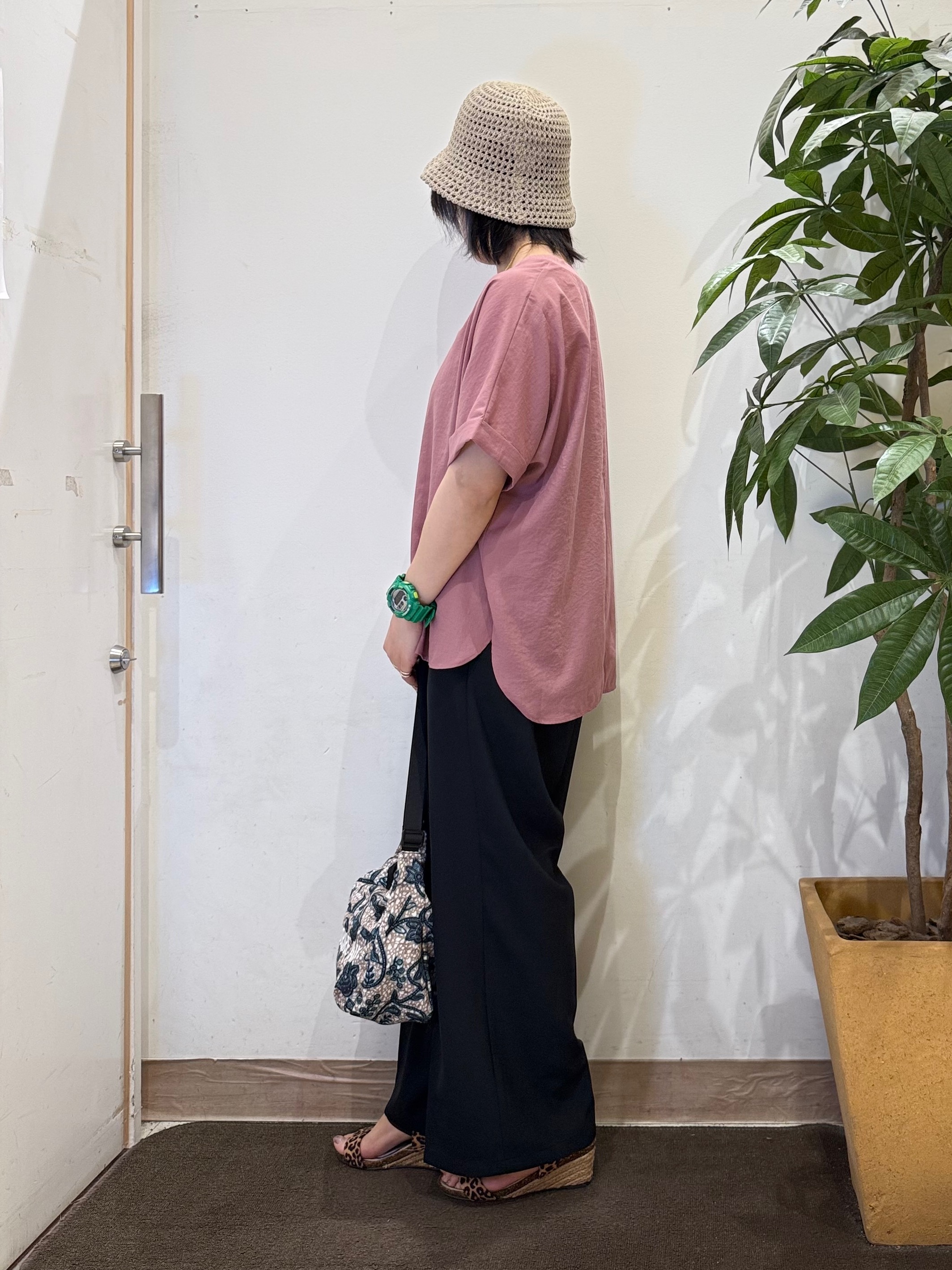 misakiさんの「SHOO･LA･RUE｜【着丈選べる/体型カバー】洗濯後しわになりにくい さらっと快適ドルマントップス」を使ったコーディネート