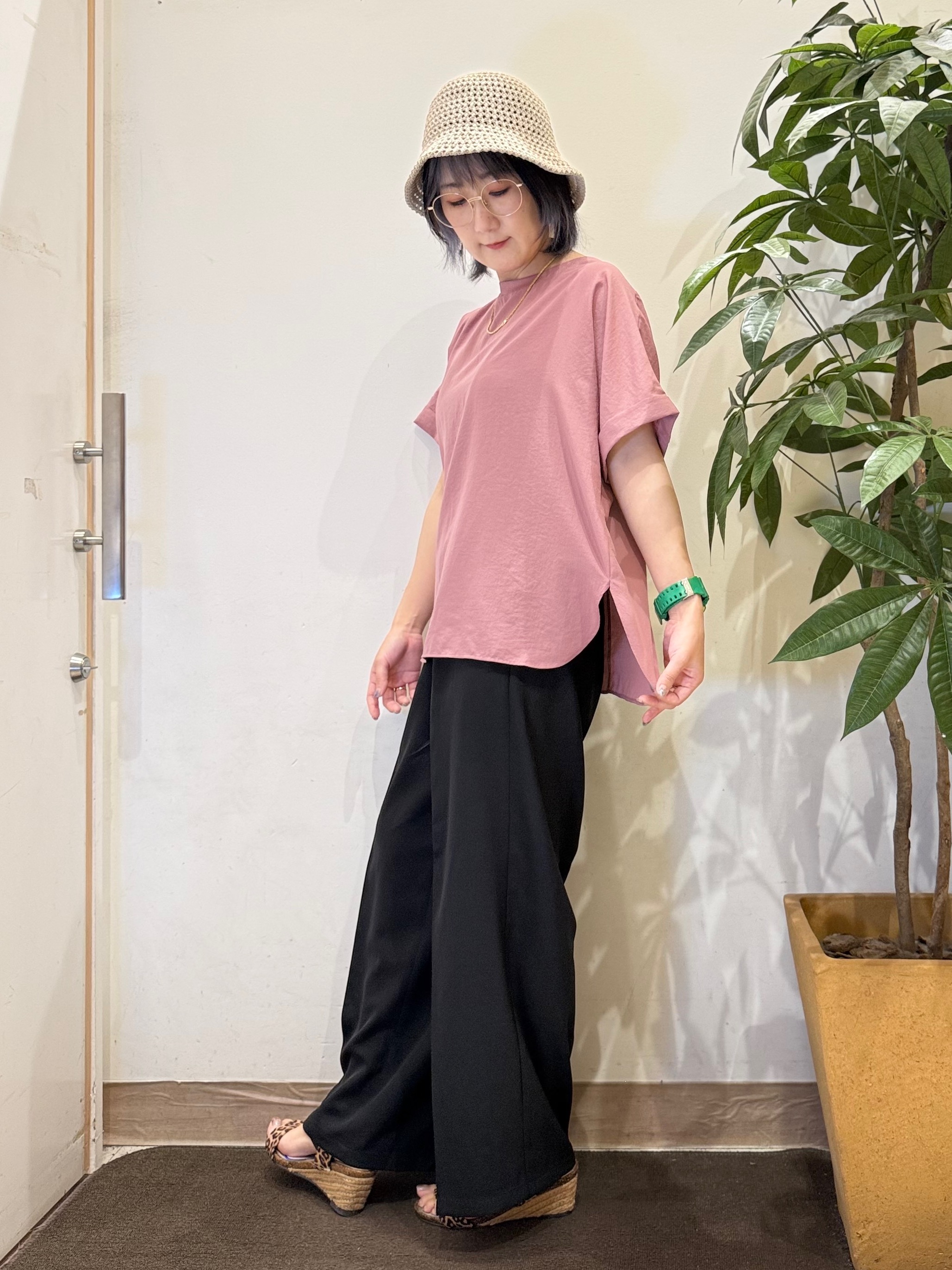 misakiさんの「SHOO･LA･RUE｜【着丈選べる/体型カバー】洗濯後しわになりにくい さらっと快適ドルマントップス」を使ったコーディネート