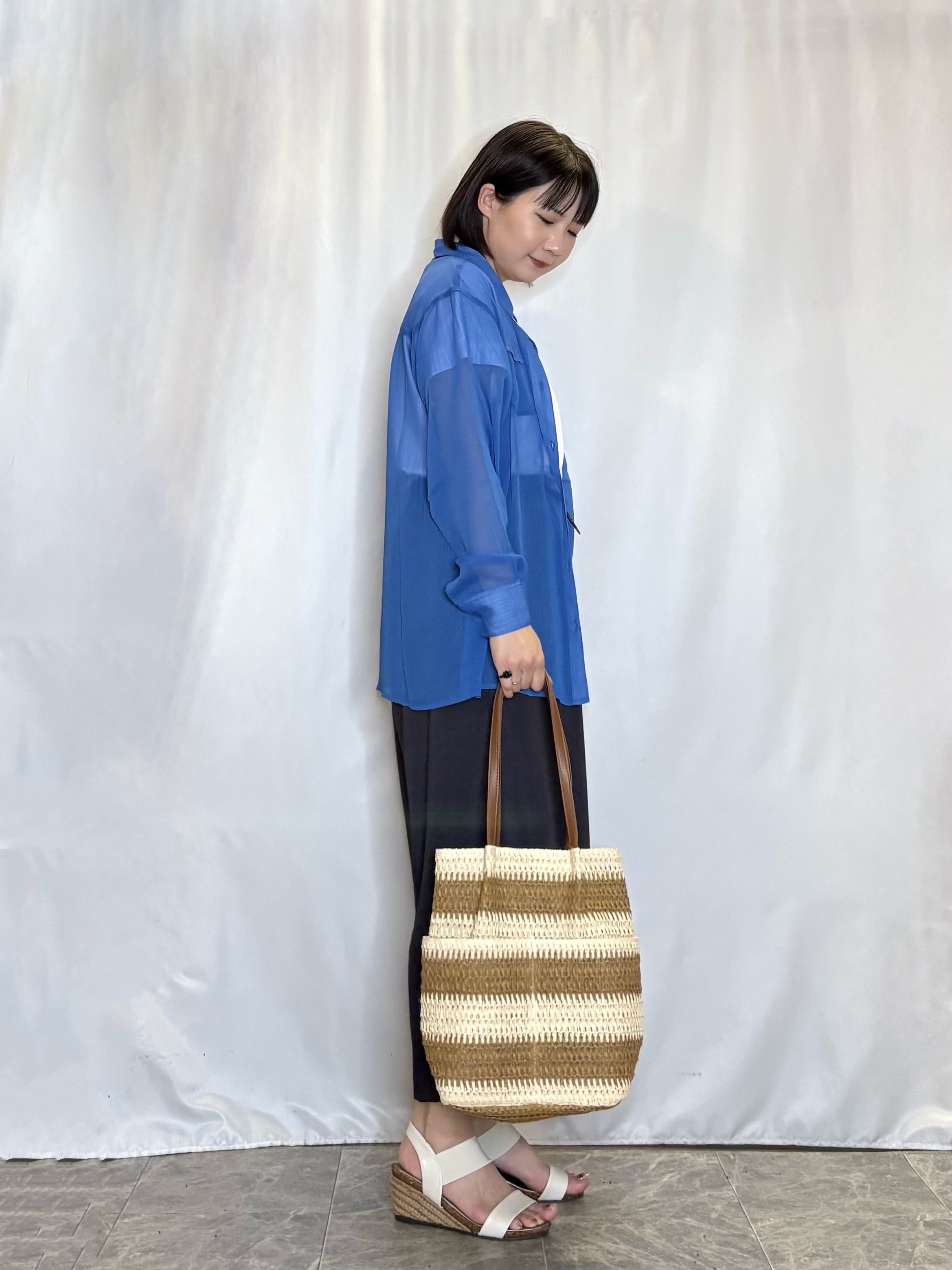 ネリさんの「SHOO･LA･RUE｜【洗濯機可】ダブルポケット 楊柳しぼしぼシアーシャツ」を使ったコーディネート