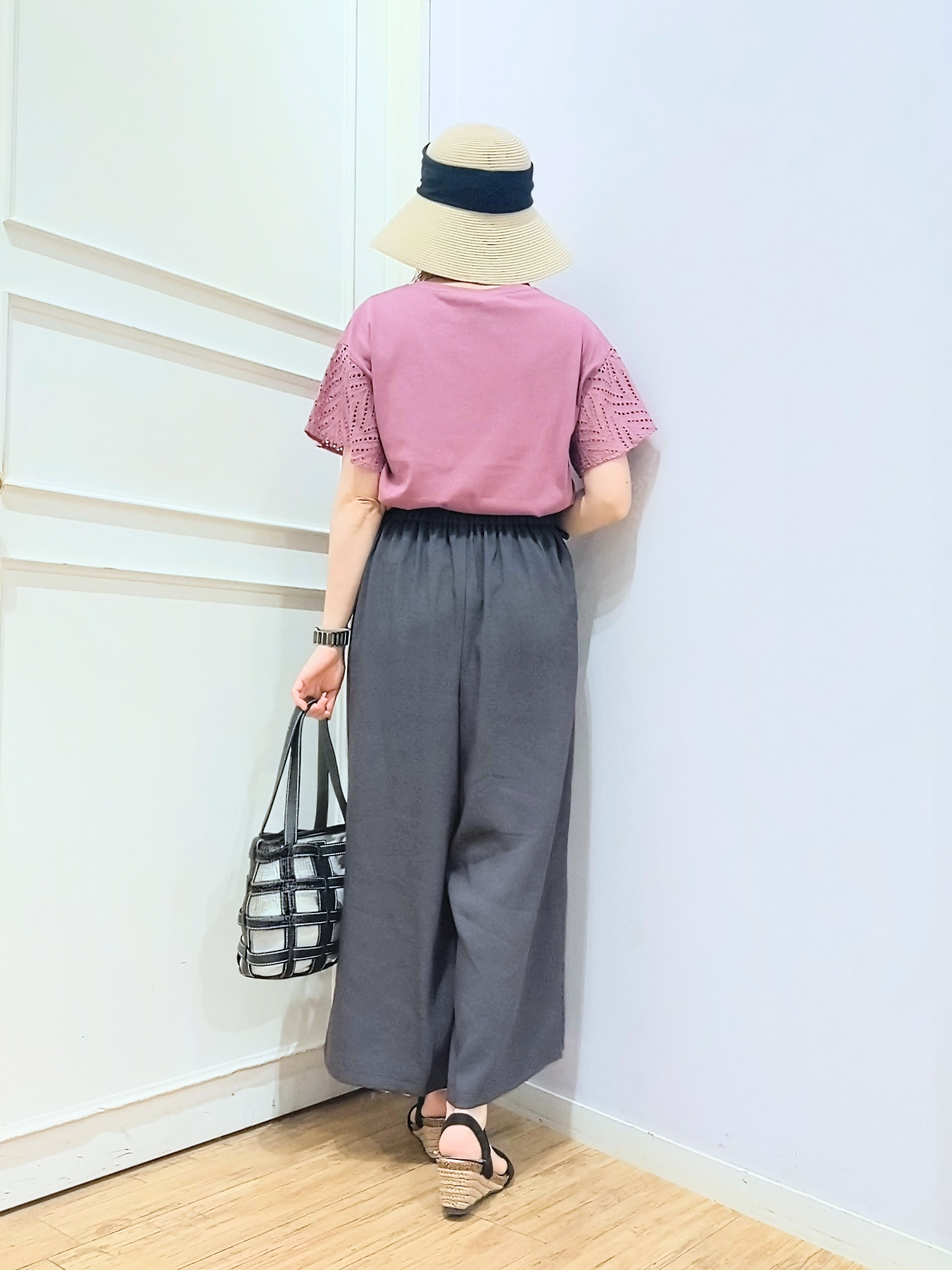 miomioさんの「SHOO･LA･RUE｜【S-LL/洗濯機可/体型カバー】汗じみが気になりにくい お袖レースフレアTシャツ」を使ったコーディネート