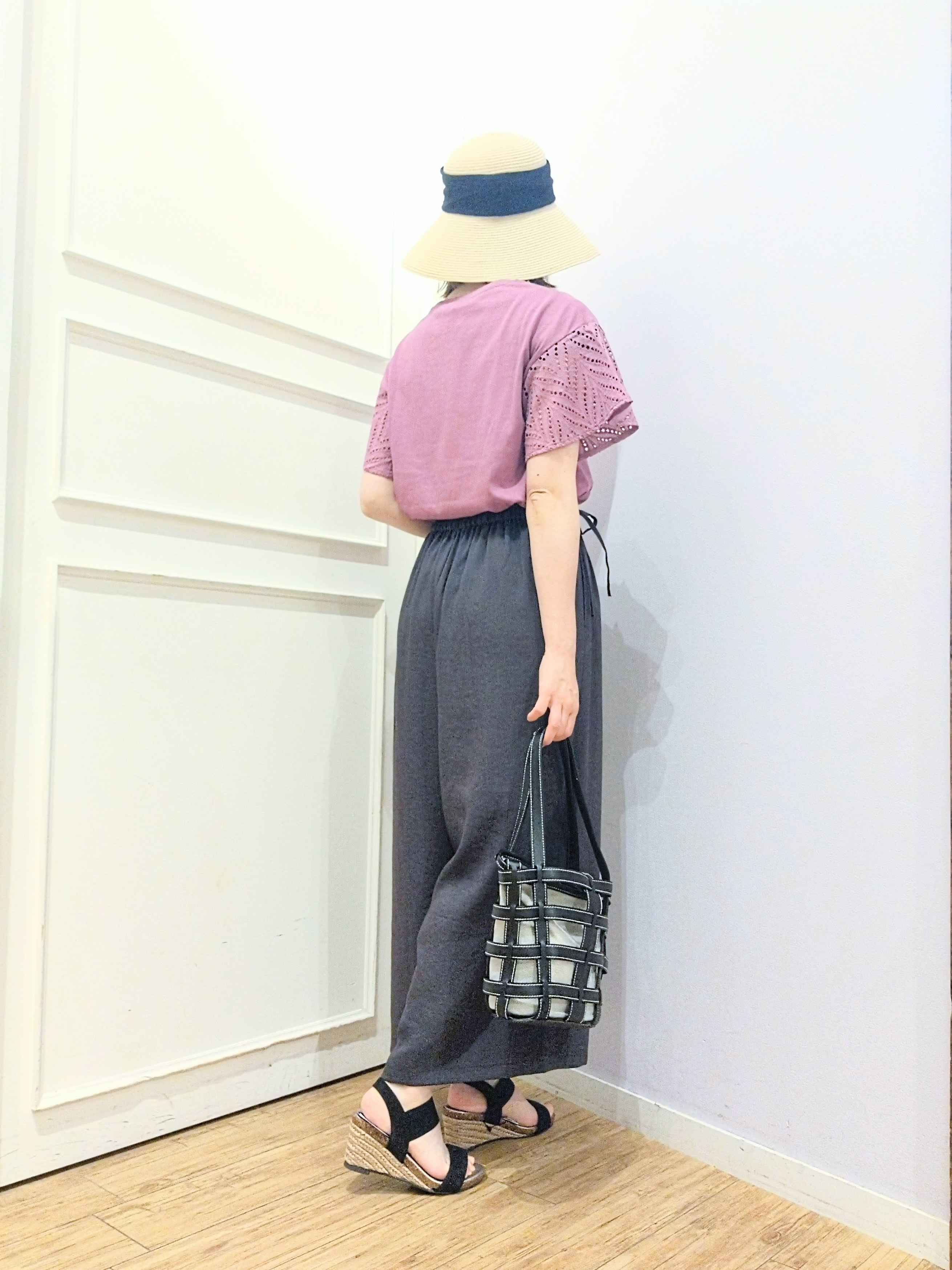 miomioさんの「SHOO･LA･RUE｜【S-LL/洗濯機可/体型カバー】汗じみが気になりにくい お袖レースフレアTシャツ」を使ったコーディネート