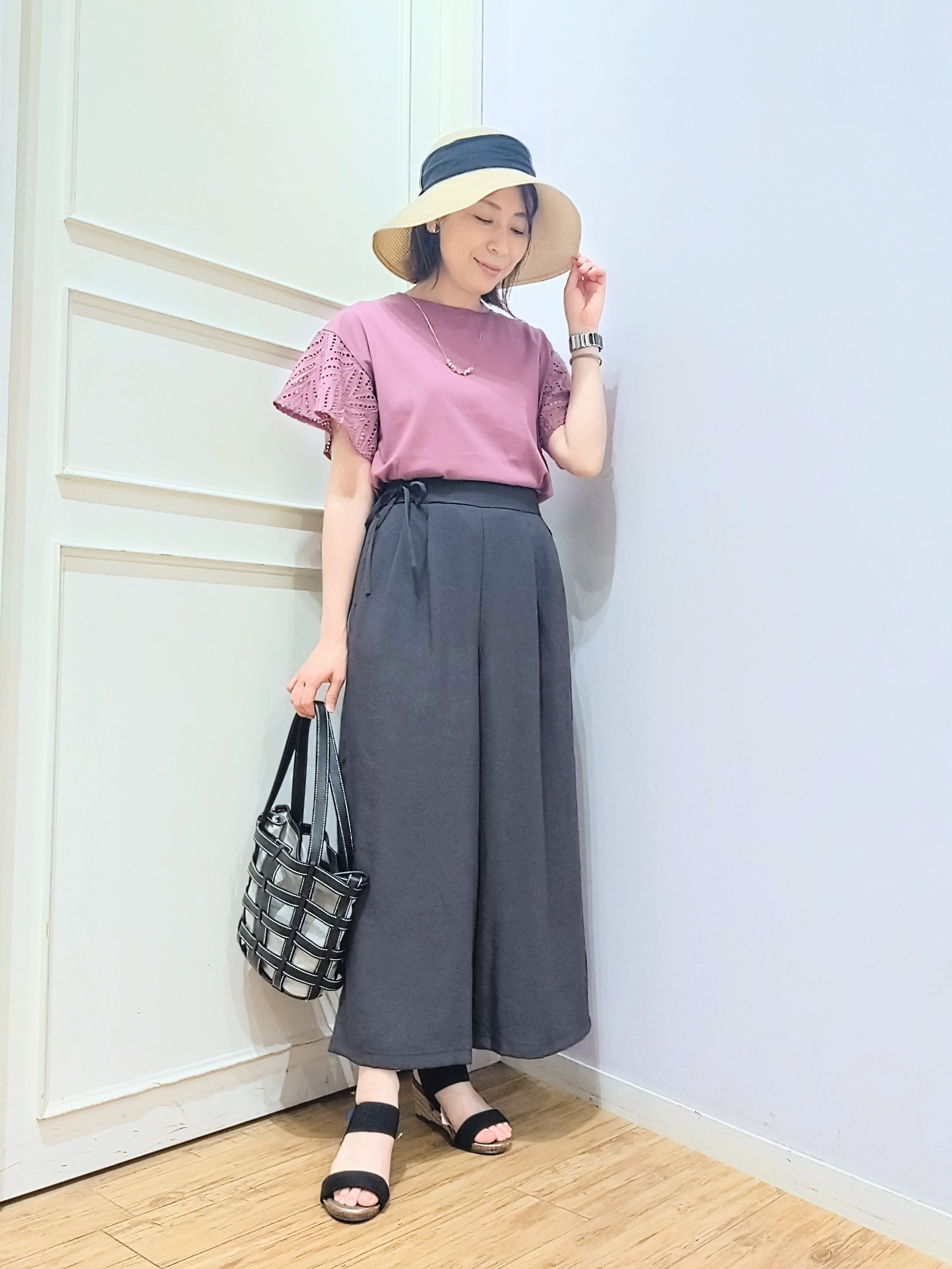 miomioさんの「SHOO･LA･RUE｜【S-LL/洗濯機可/体型カバー】汗じみが気になりにくい お袖レースフレアTシャツ」を使ったコーディネート