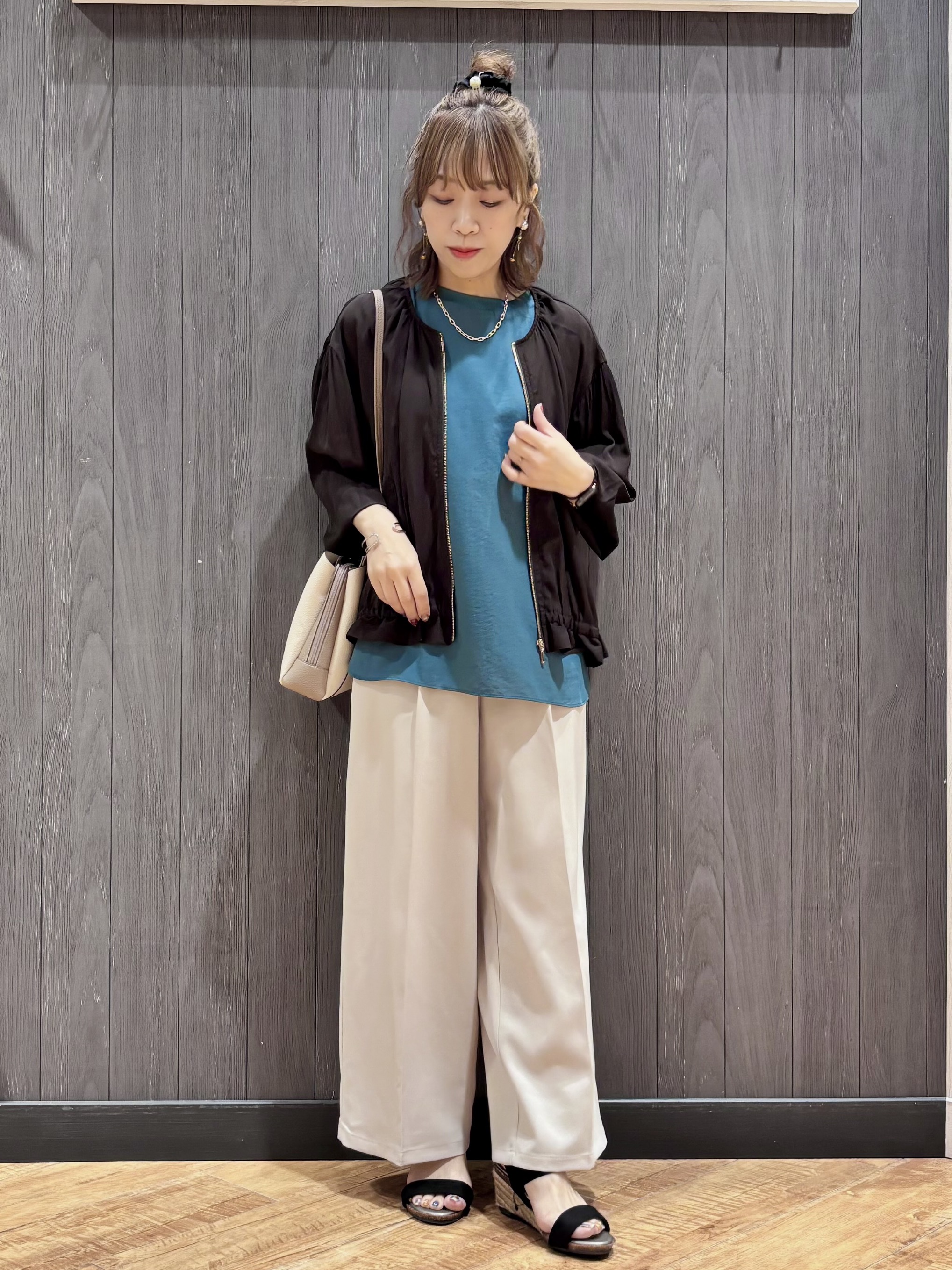 meiさんの「SHOO･LA･RUE｜【S-LL】軽やかな シアーライトブルゾン」を使ったコーディネート