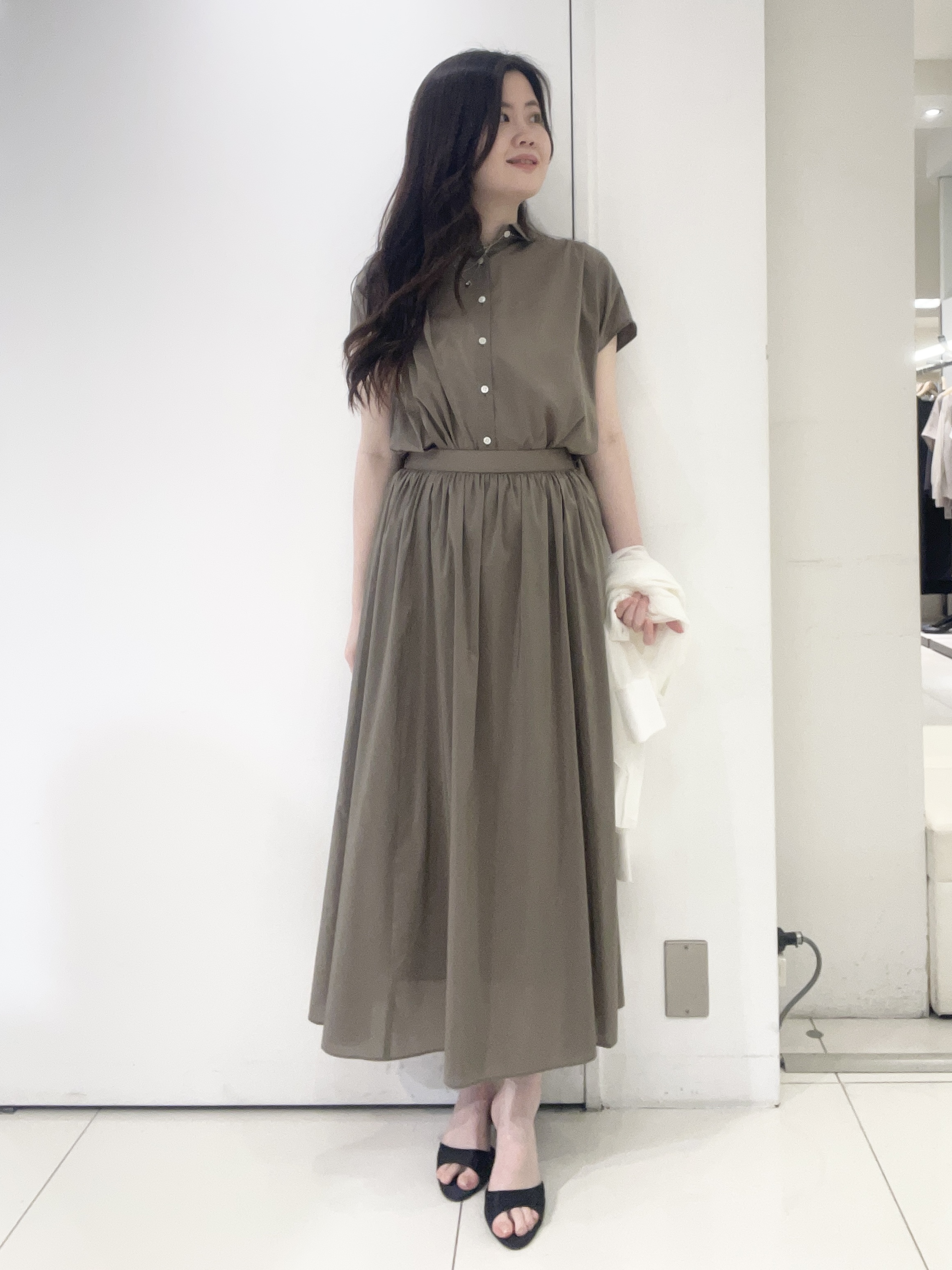moeさんの「UNTITLED｜【7色展開/ゆったり/ショート丈】シアートリコットカーディガン」を使ったコーディネート