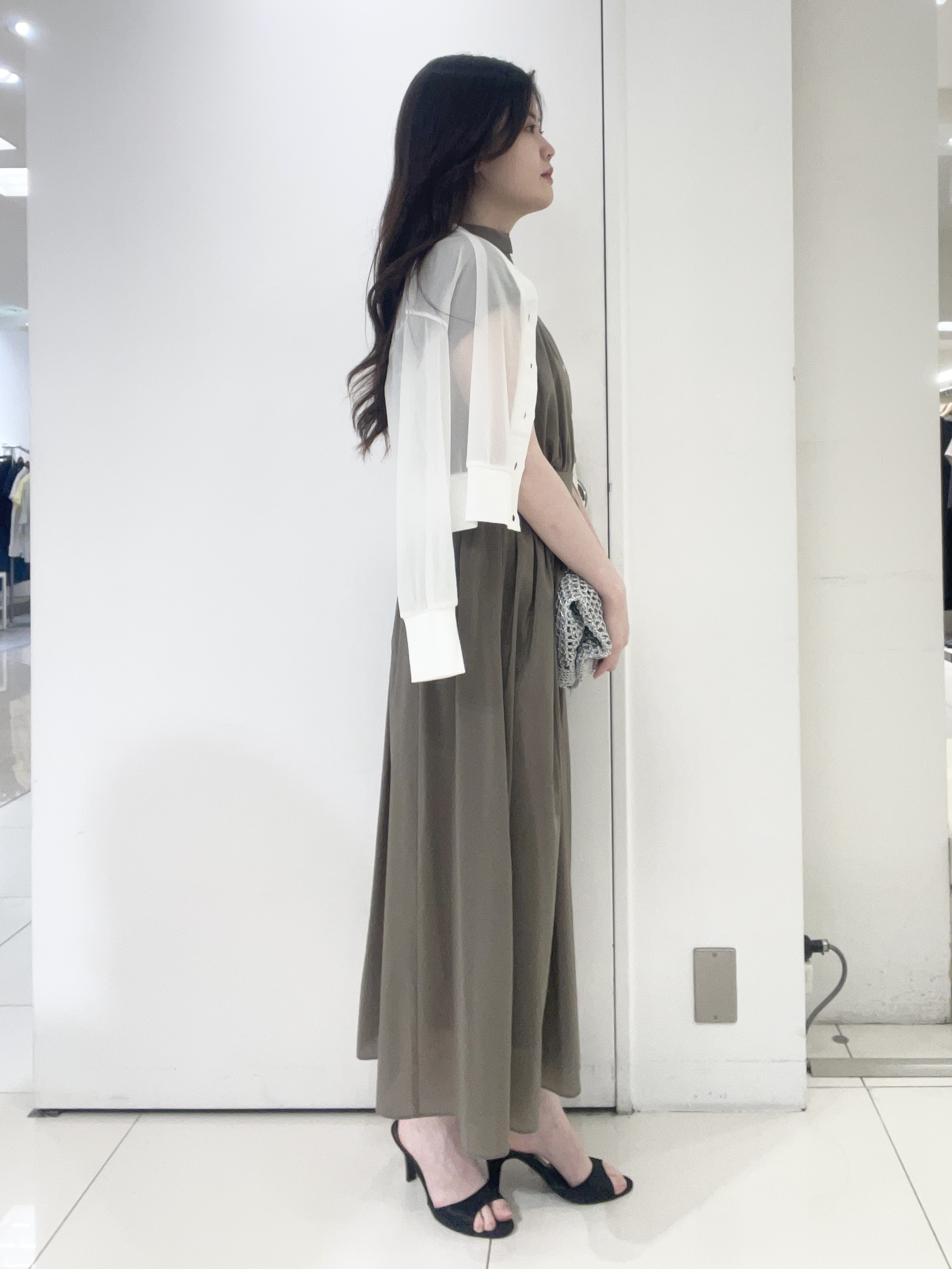 moeさんの「UNTITLED｜【7色展開/ゆったり/ショート丈】シアートリコットカーディガン」を使ったコーディネート