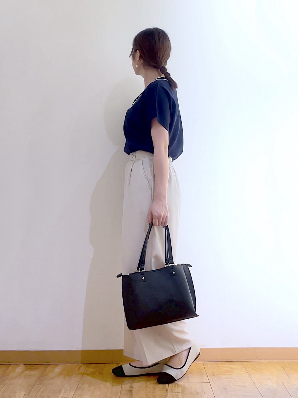かのさんの「SHOO･LA･RUE｜【高レビュー/毎日洗える/UV】二の腕も隠せる 配色ボウタイニット」を使ったコーディネート