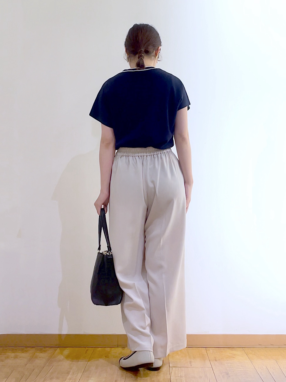 かのさんの「SHOO･LA･RUE｜【高レビュー/毎日洗える/UV】二の腕も隠せる 配色ボウタイニット」を使ったコーディネート