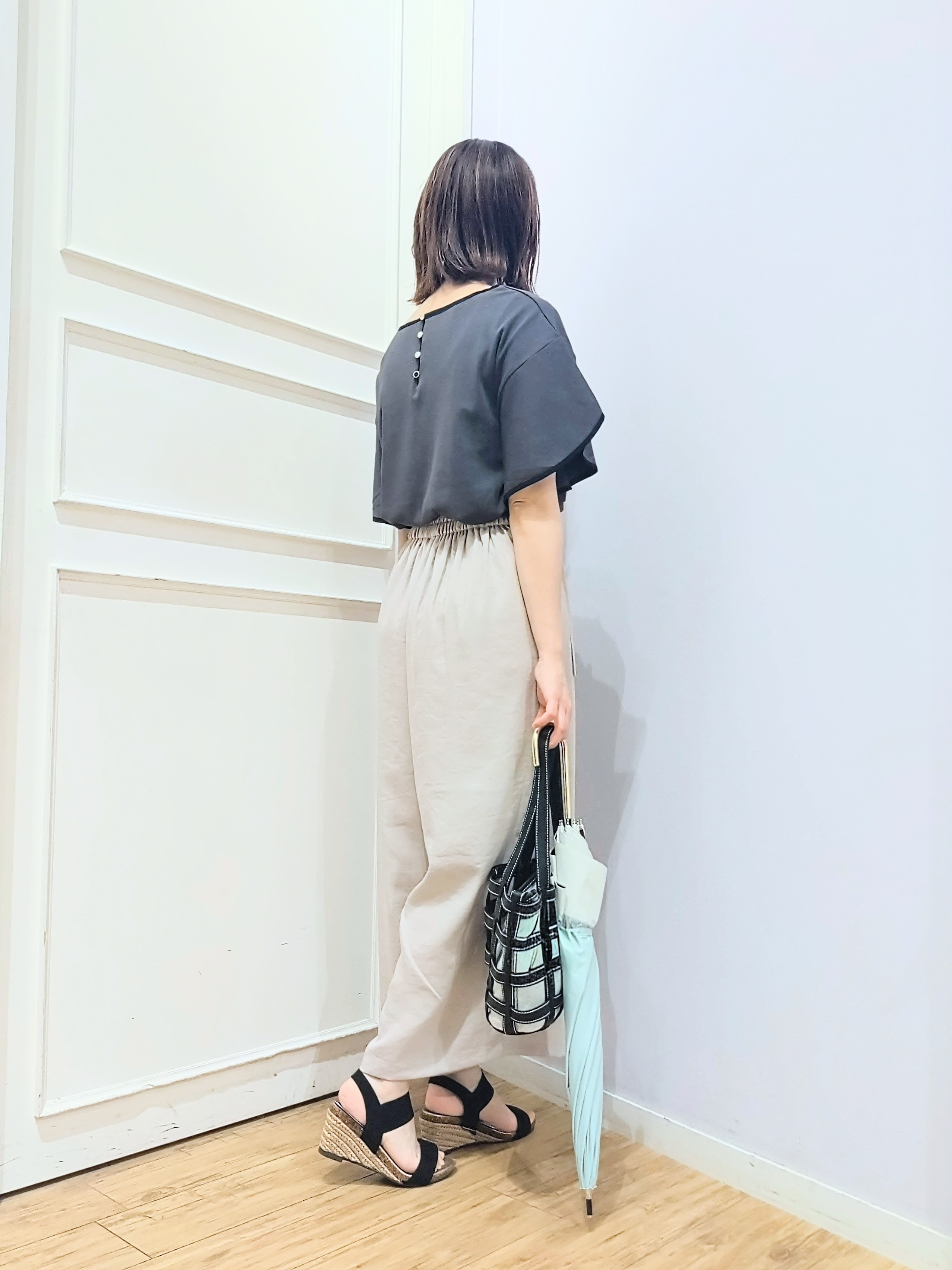 miomioさんの「SHOO･LA･RUE｜【洗濯機可/S-LL】配色パイピング フレアスリーブトップス」を使ったコーディネート