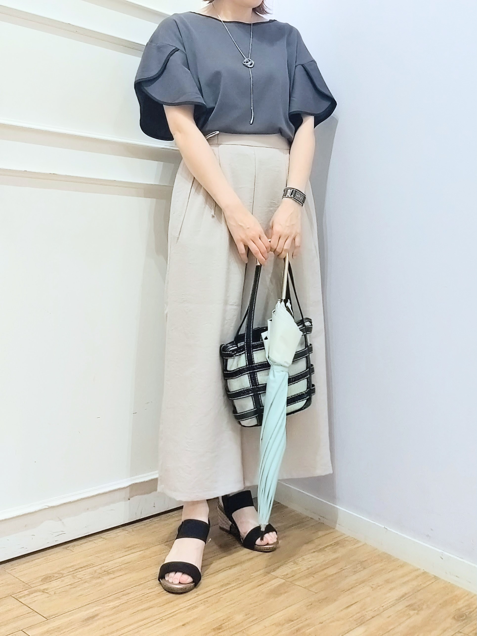miomioさんの「SHOO･LA･RUE｜【洗濯機可/S-LL】配色パイピング フレアスリーブトップス」を使ったコーディネート