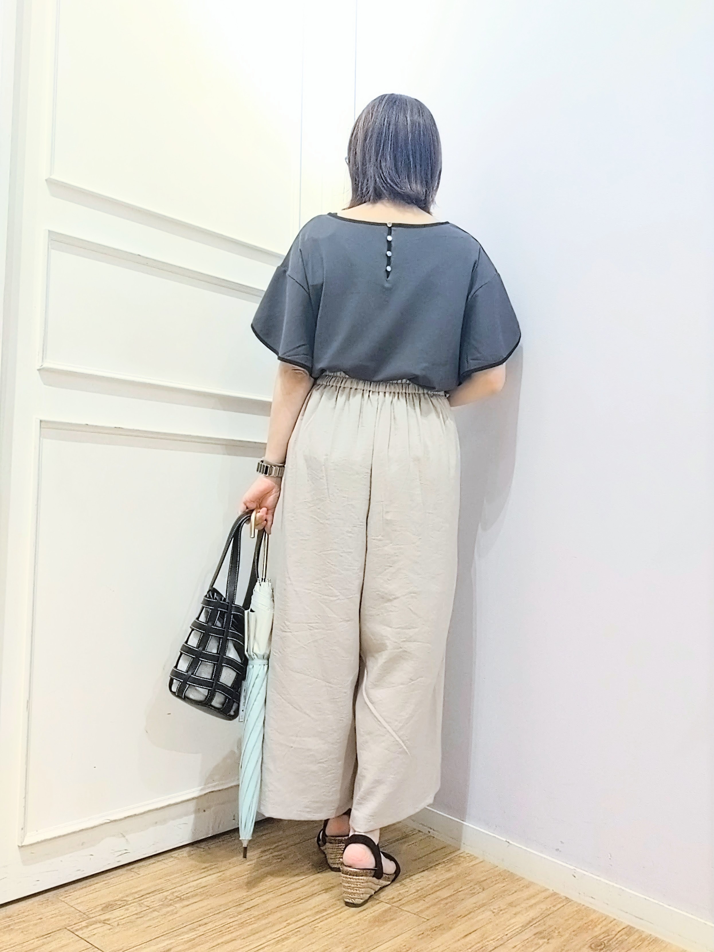 miomioさんの「SHOO･LA･RUE｜【洗濯機可/S-LL】配色パイピング フレアスリーブトップス」を使ったコーディネート