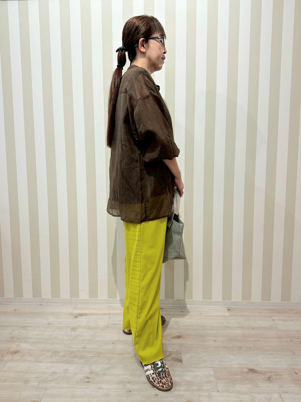 nonaさんの「SHOO･LA･RUE｜【S-LL】大人のシアー感 風合い楽しむバンドカラーシャツ」を使ったコーディネート