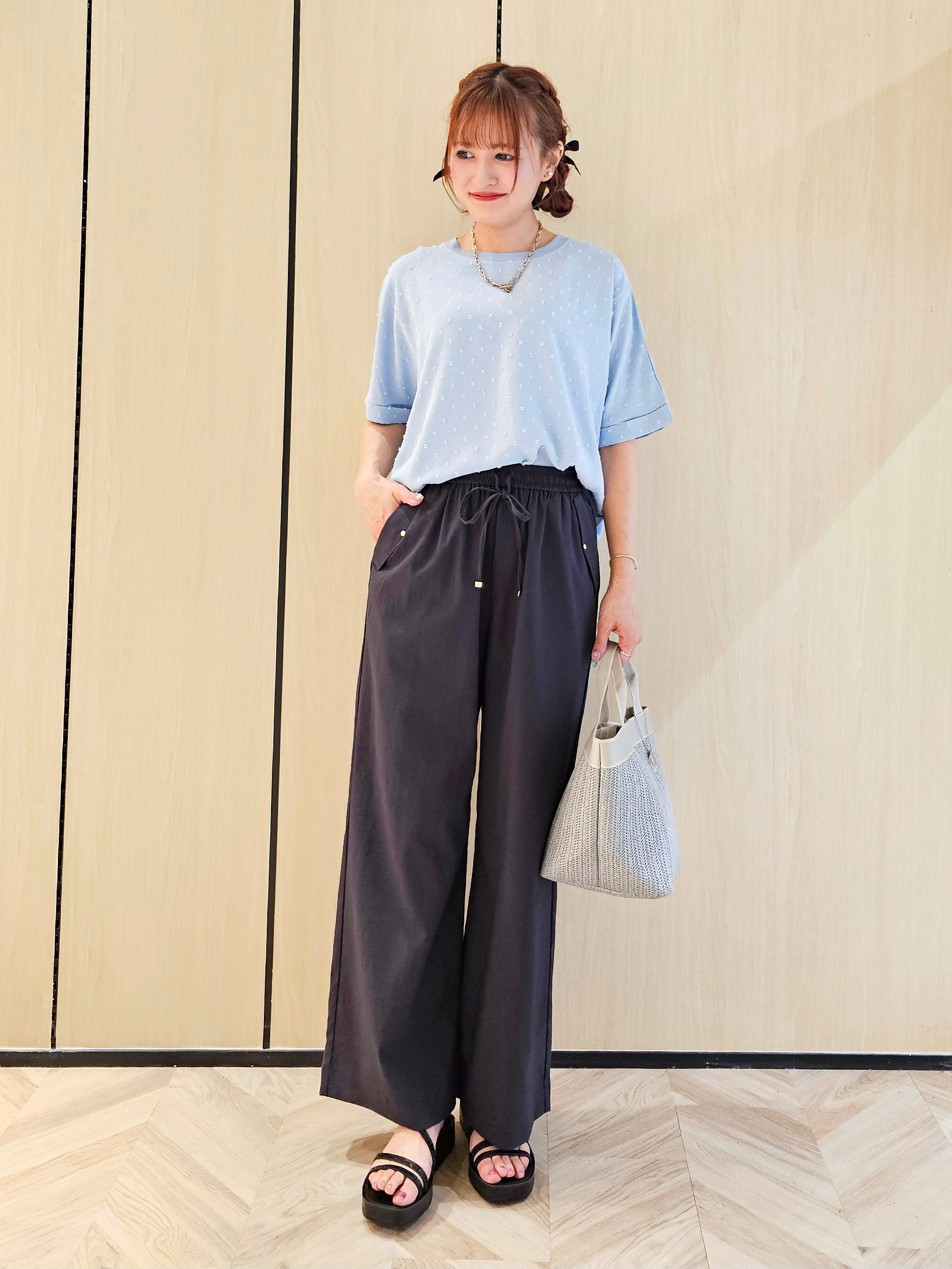 ゆゆさんの「SHOO･LA･RUE｜【洗濯後しわになりにくい/体型カバー】ドビードットで上品に ドルマントップス」を使ったコーディネート
