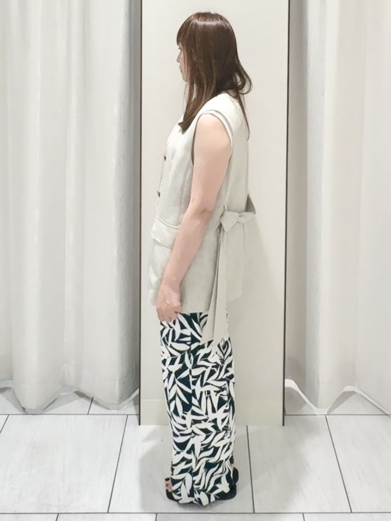 ʏᴜᴋɪᴋᴏさんの「UNTITLED｜【セットアップ可/UV/接触冷感】スラブキーネックジレ」を使ったコーディネート