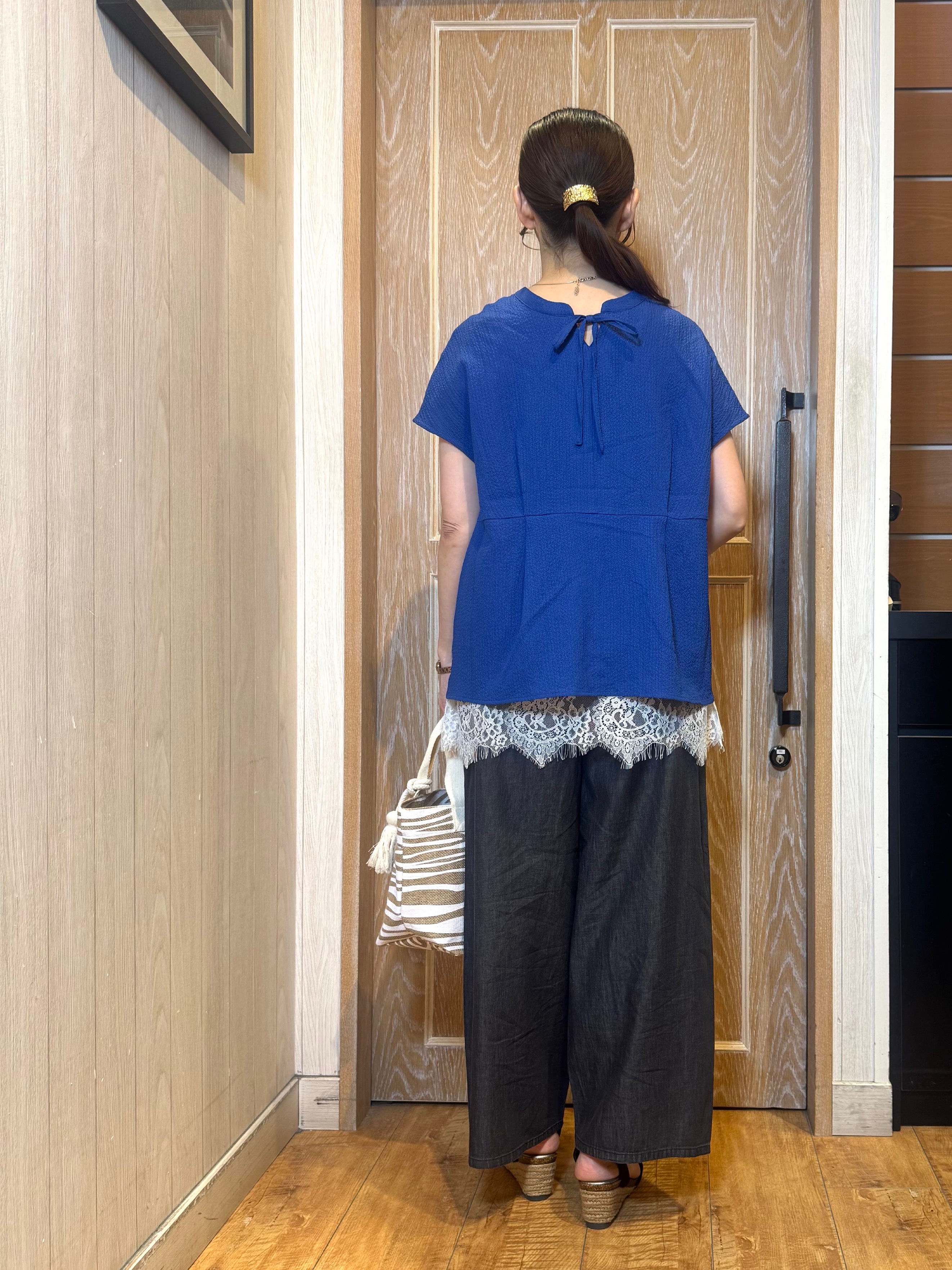 KAORIさんの「SHOO･LA･RUE｜【前後2WAY/S-LL/洗濯機可】インしない リボンがアクセント ウエストタックブラウス」を使ったコーディネート