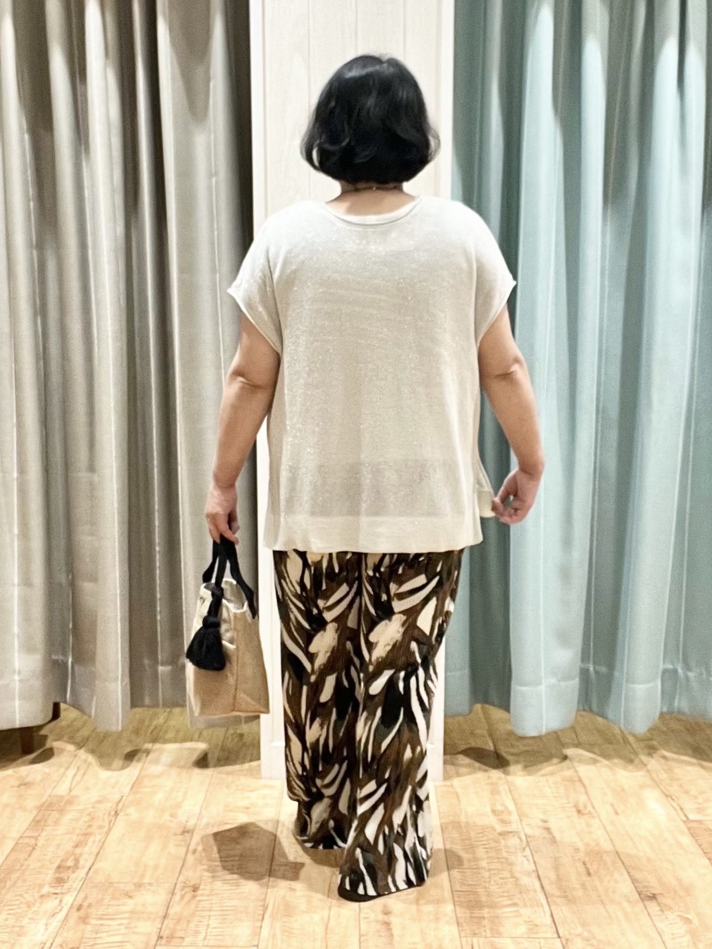 あやさんの「SHOO･LA･RUE｜【2点セット/前後2WAY/洗濯機可/S-LL】体型カバーも叶う ラメ畦ニット+タンクトップ」を使ったコーディネート