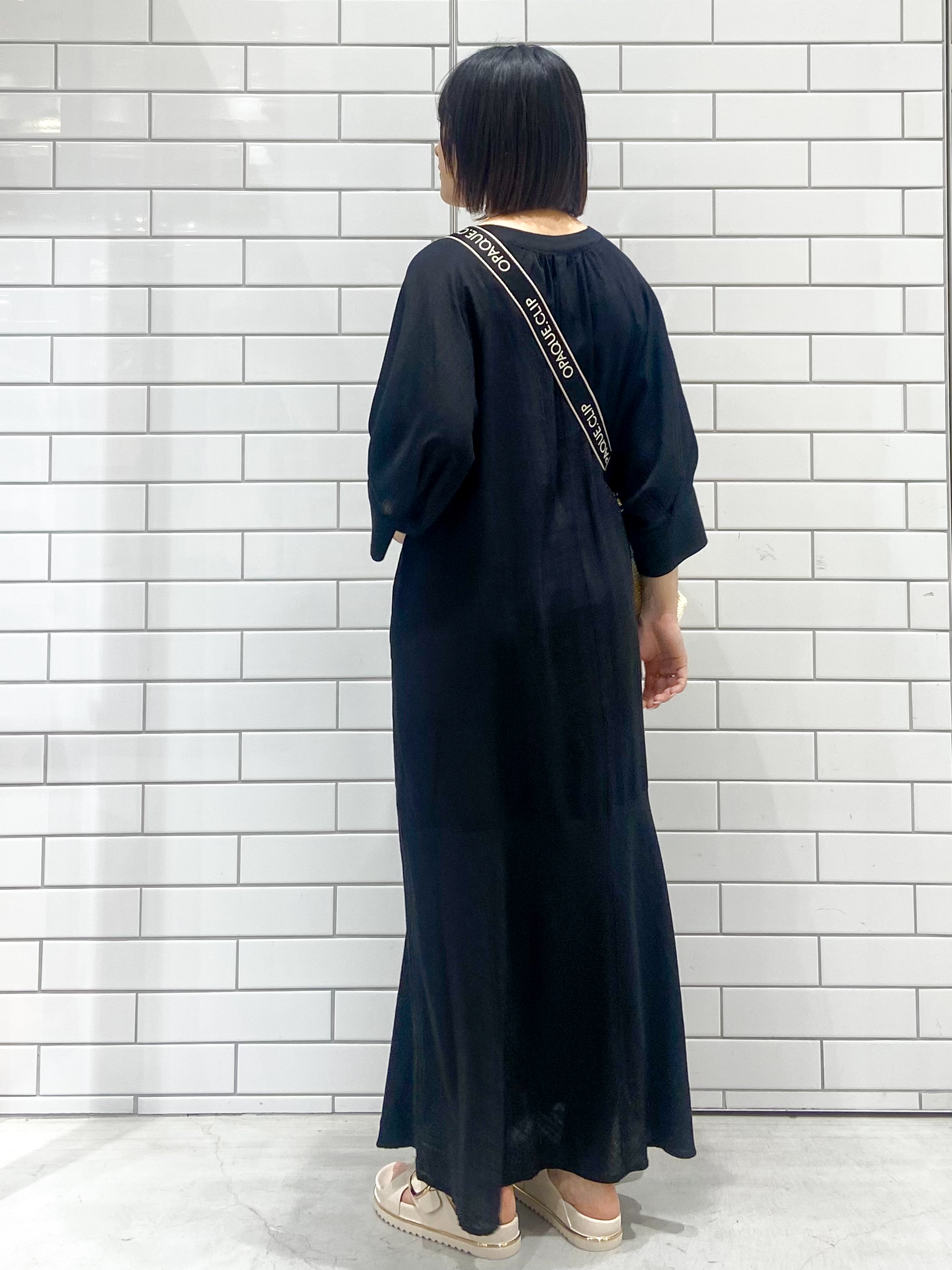 kimiさんの「OPAQUE.CLIP｜キーネックロングワンピース【洗える】」を使ったコーディネート