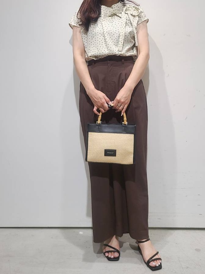 hmさんの「OPAQUE.CLIP｜ドットボウタイブラウス【洗濯機OK】」を使ったコーディネート