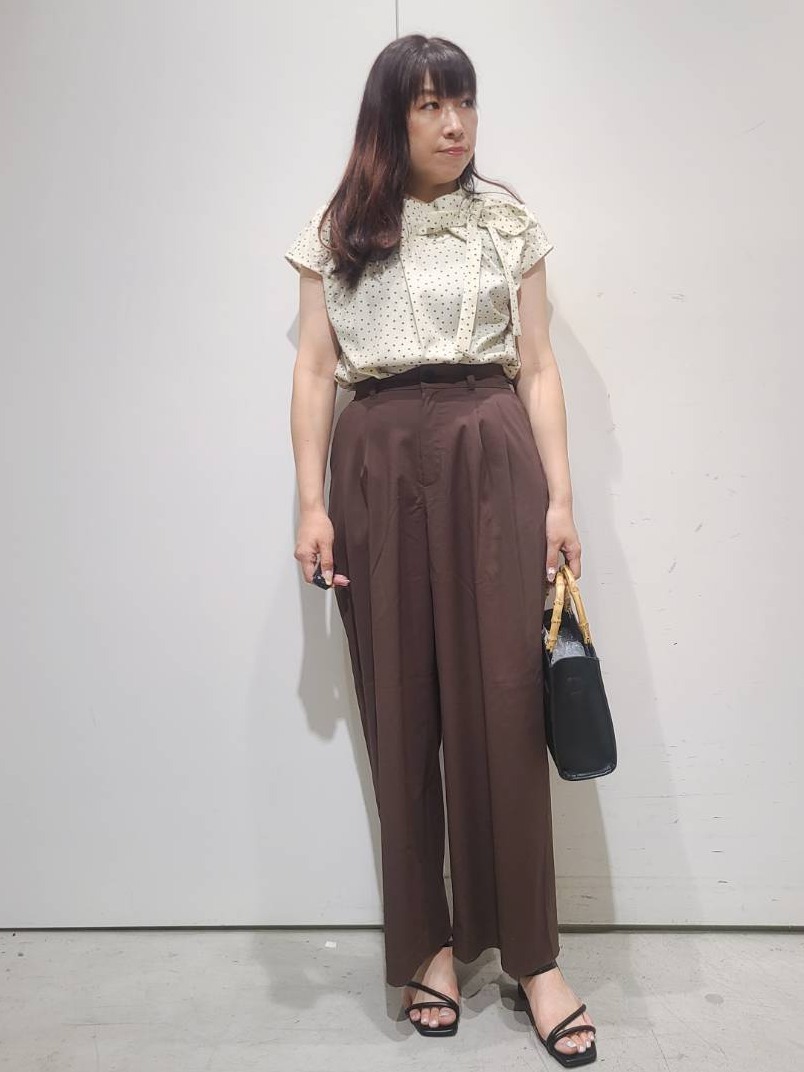 hmさんの「OPAQUE.CLIP｜ドットボウタイブラウス【洗濯機OK】」を使ったコーディネート