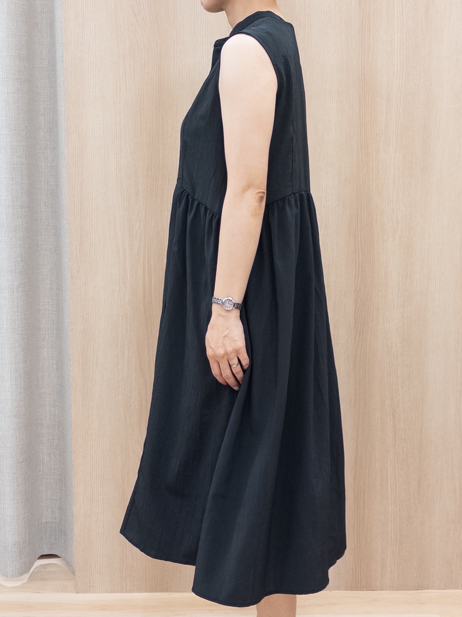 シュウコさんの「grove｜【低身長さんも選べる着丈・洗濯機◎】テントラインワンピース」を使ったコーディネート