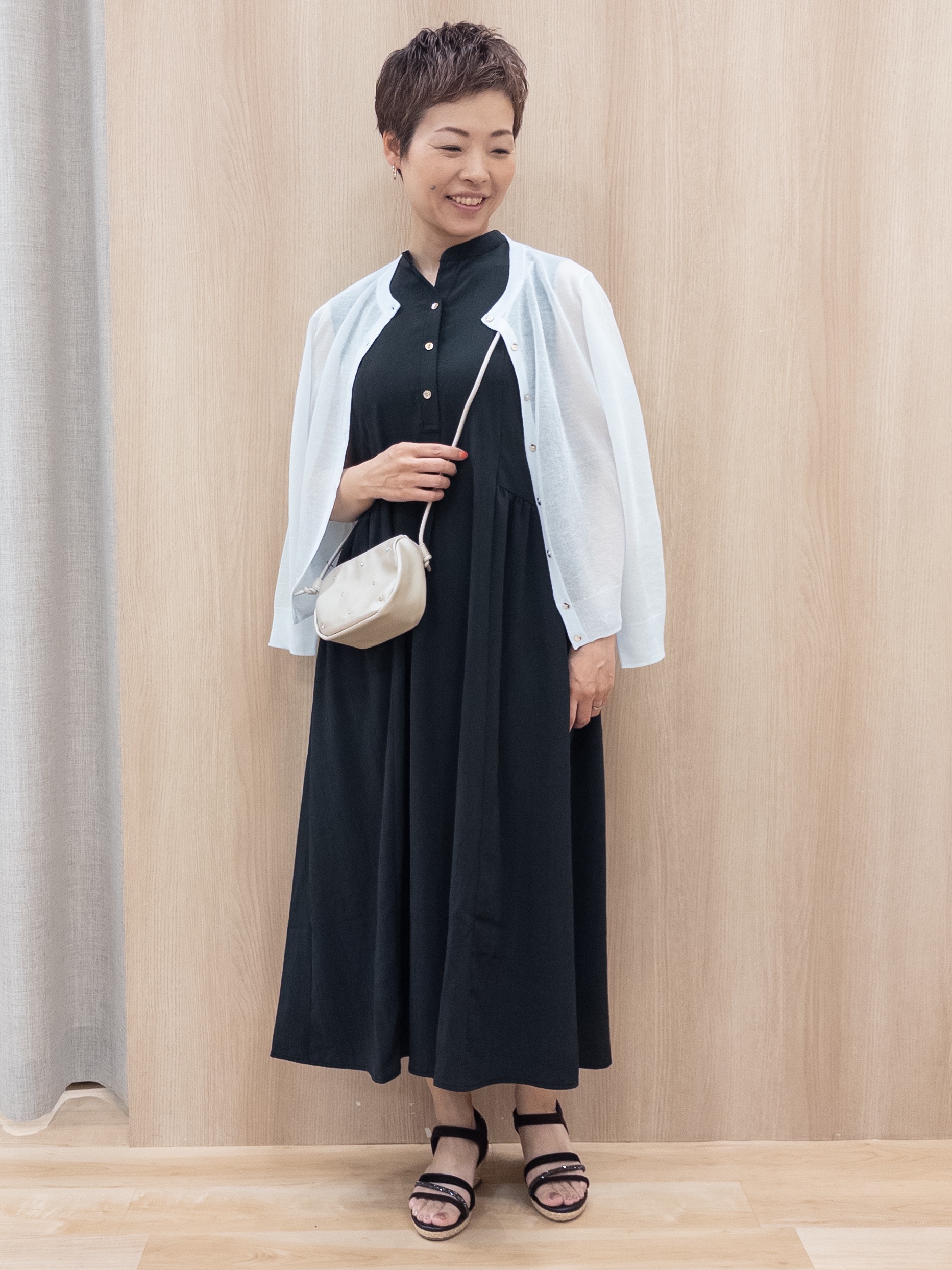 シュウコさんの「grove｜【低身長さんも選べる着丈・洗濯機◎】テントラインワンピース」を使ったコーディネート