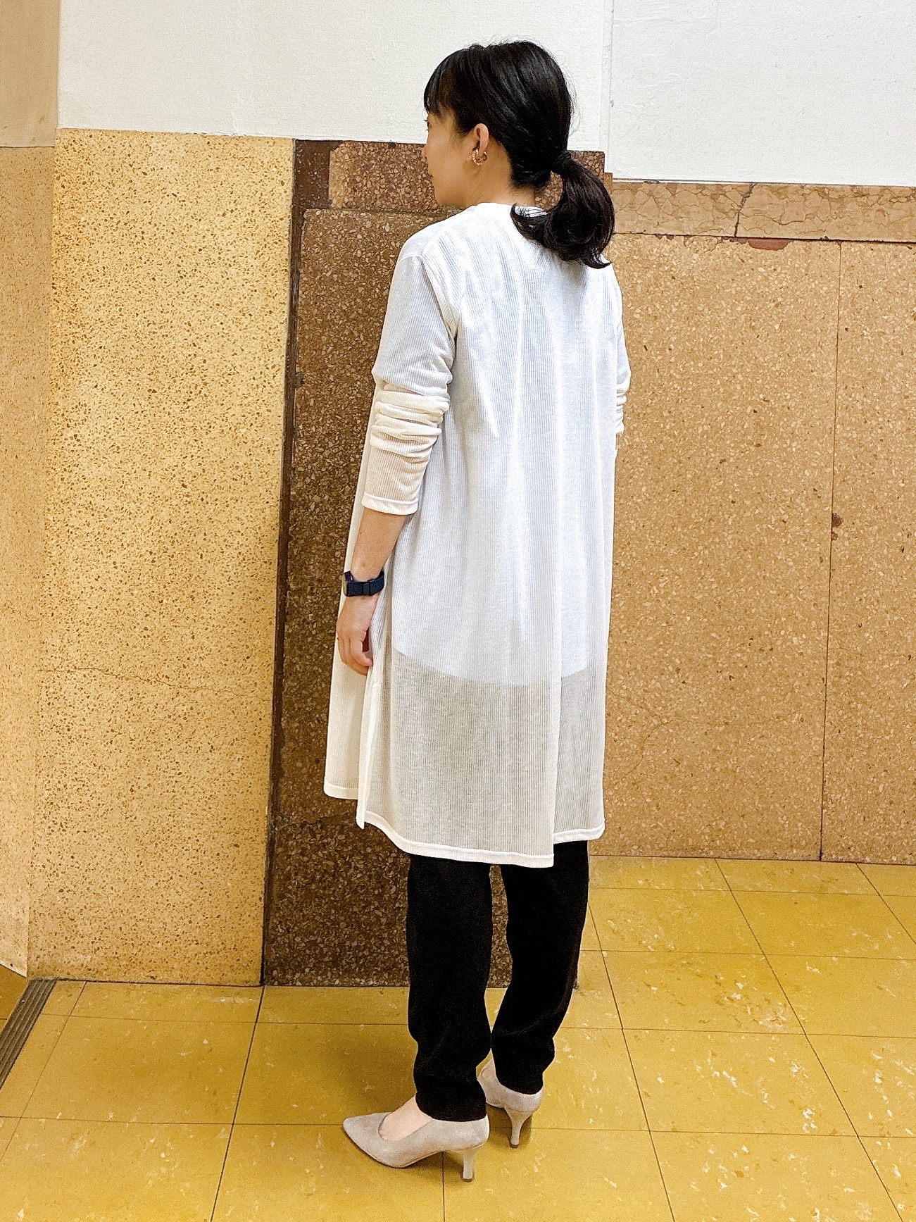 hattoriさんの「INDIVI｜【洗える／アンサンブル可能】シアーストライプカーディガン」を使ったコーディネート