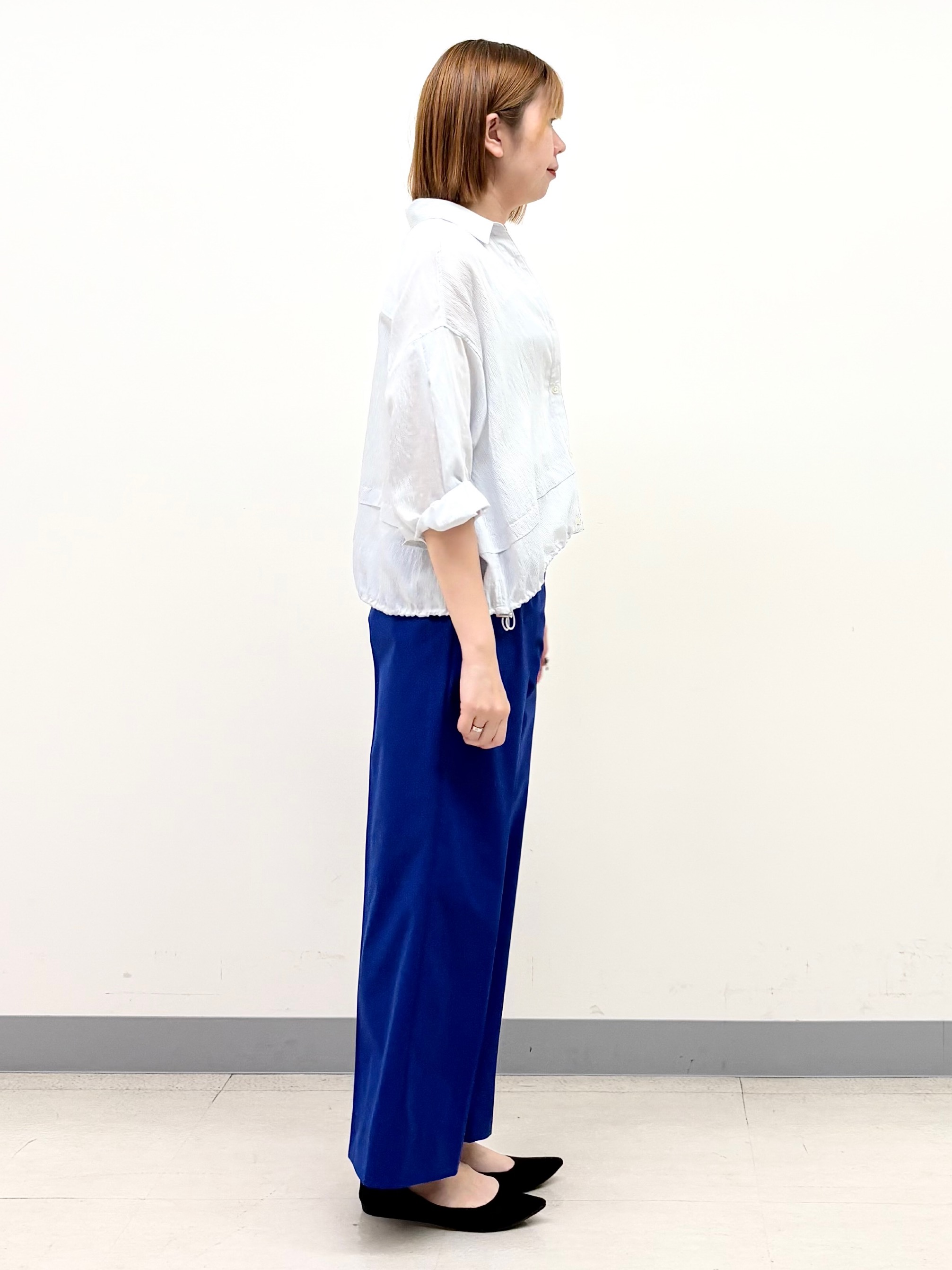 まいこさんの「INDIVI｜【接触冷感／洗える／2WAY】ドロスト付 シアーシャンブレーシャツ」を使ったコーディネート