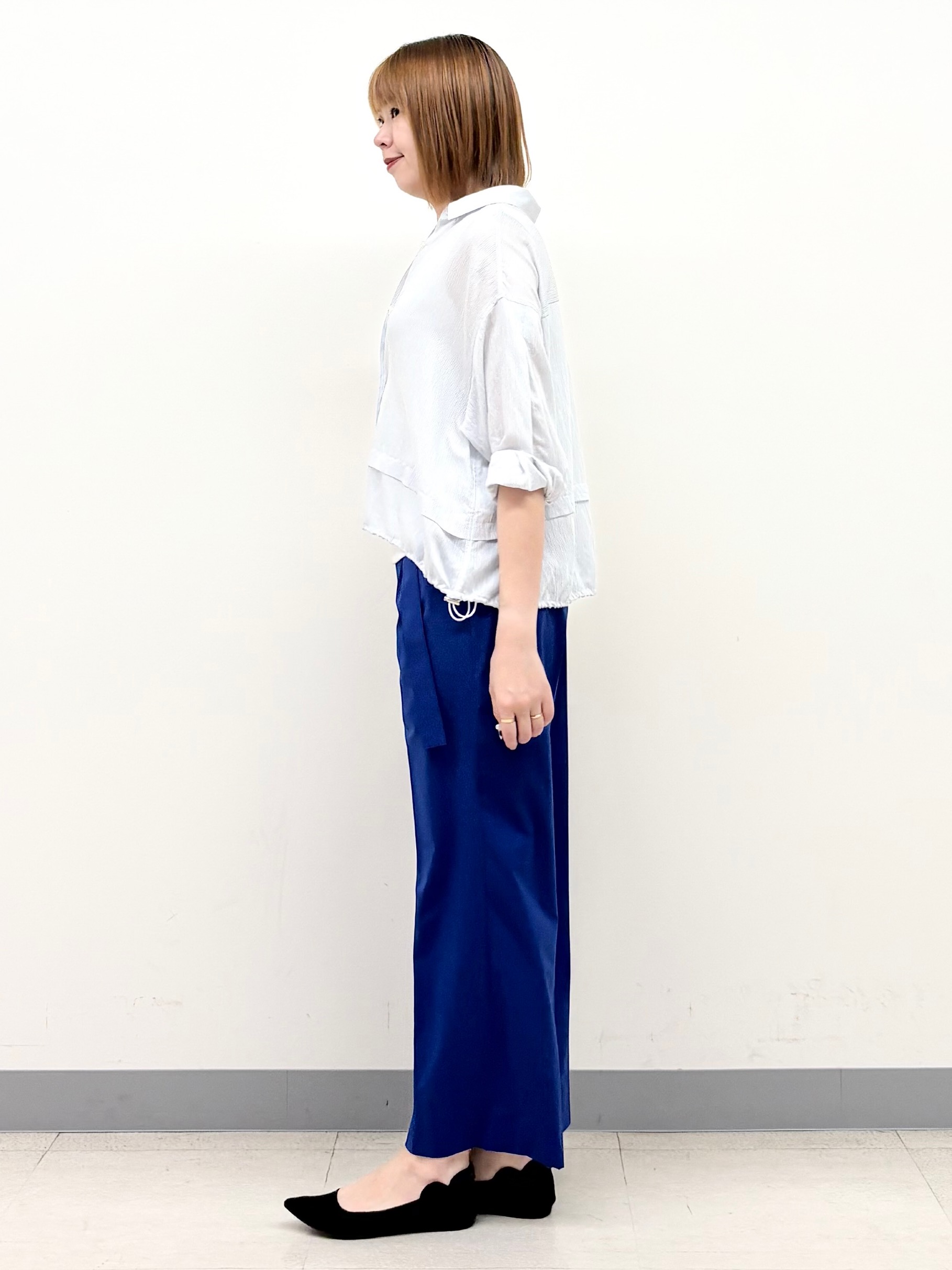 まいこさんの「INDIVI｜【接触冷感／洗える／2WAY】ドロスト付 シアーシャンブレーシャツ」を使ったコーディネート